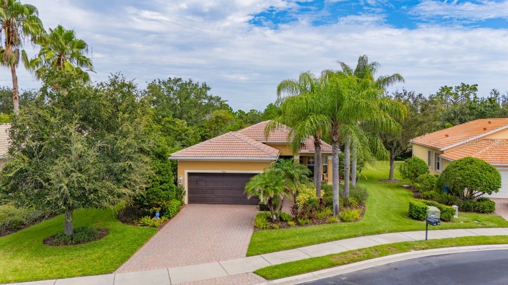5004 PEARL CREST COURT