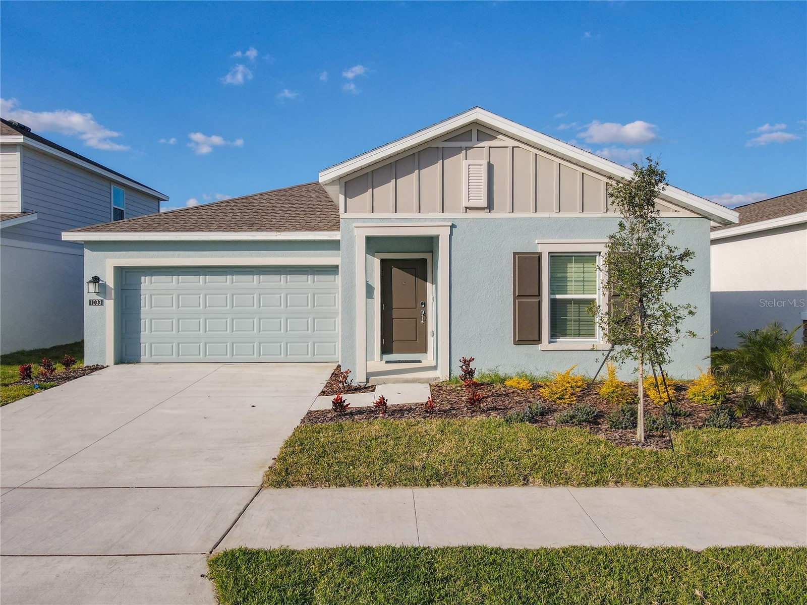 1033 HOLDEN WAY