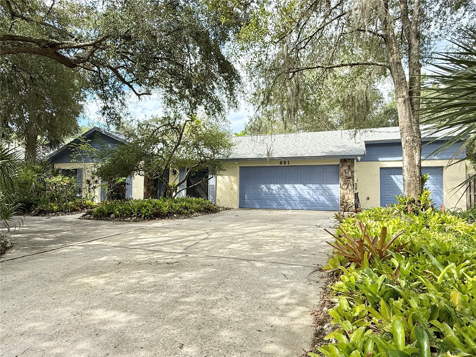 901 W RIVER DRIVE