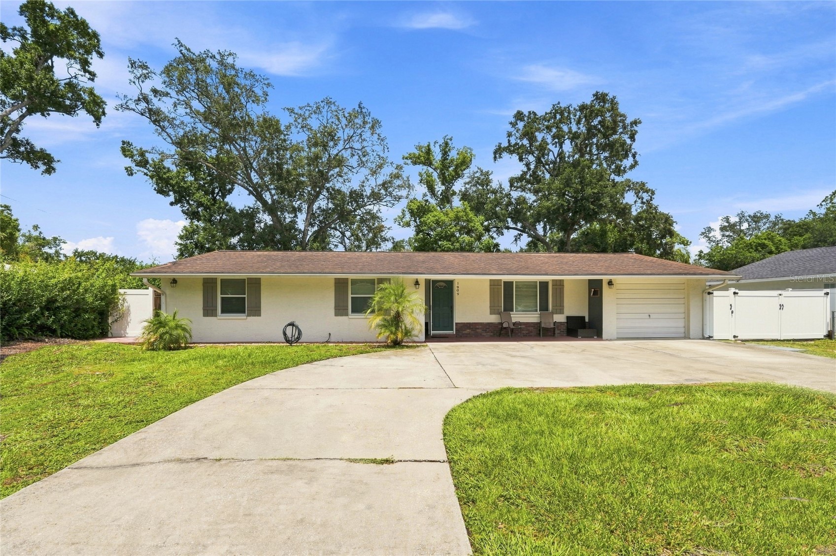 1909 W HANNA AVENUE