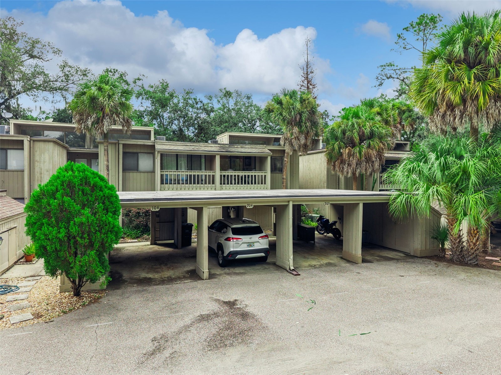 203 CROWN OAKS WAY 203
