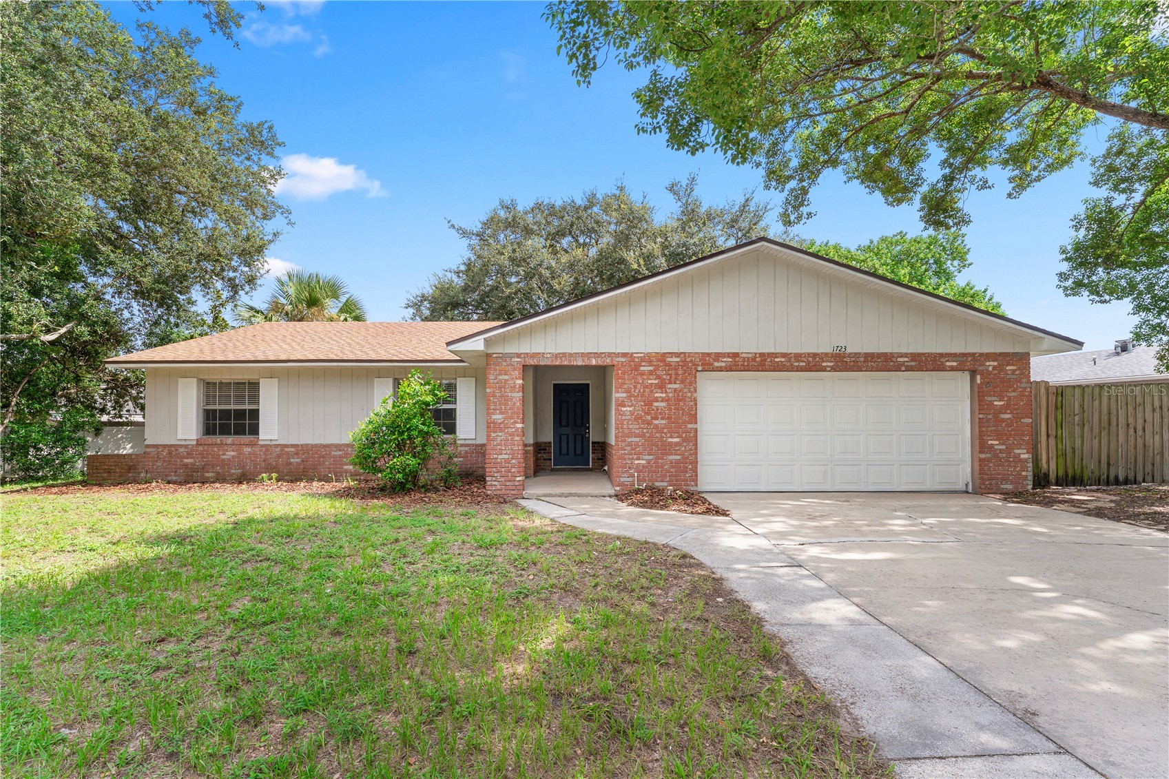 1723 CANTERBURY CIRCLE