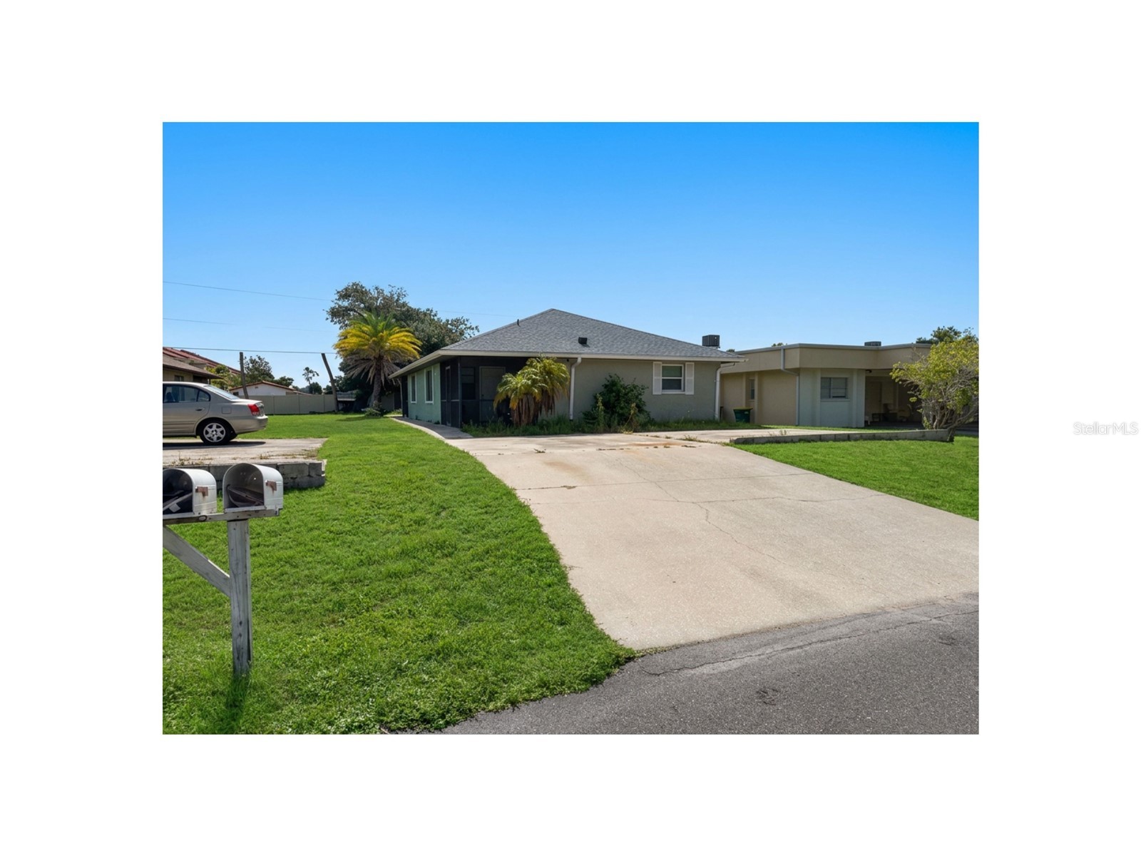 1685 SHADOW LANE