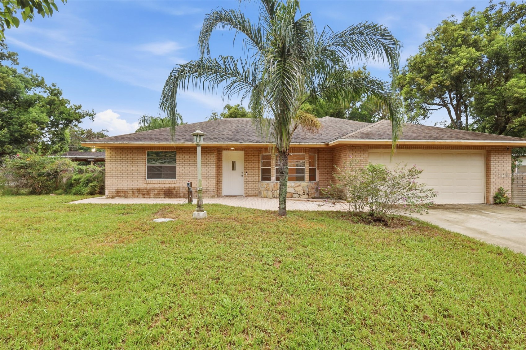 1098 E DE CARLO DRIVE