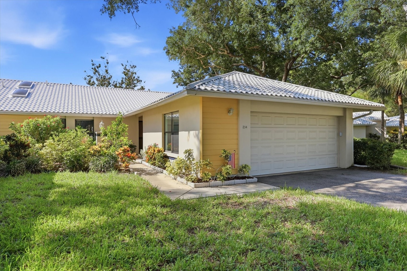 214 SOUTHAMPTON DRIVE 327
