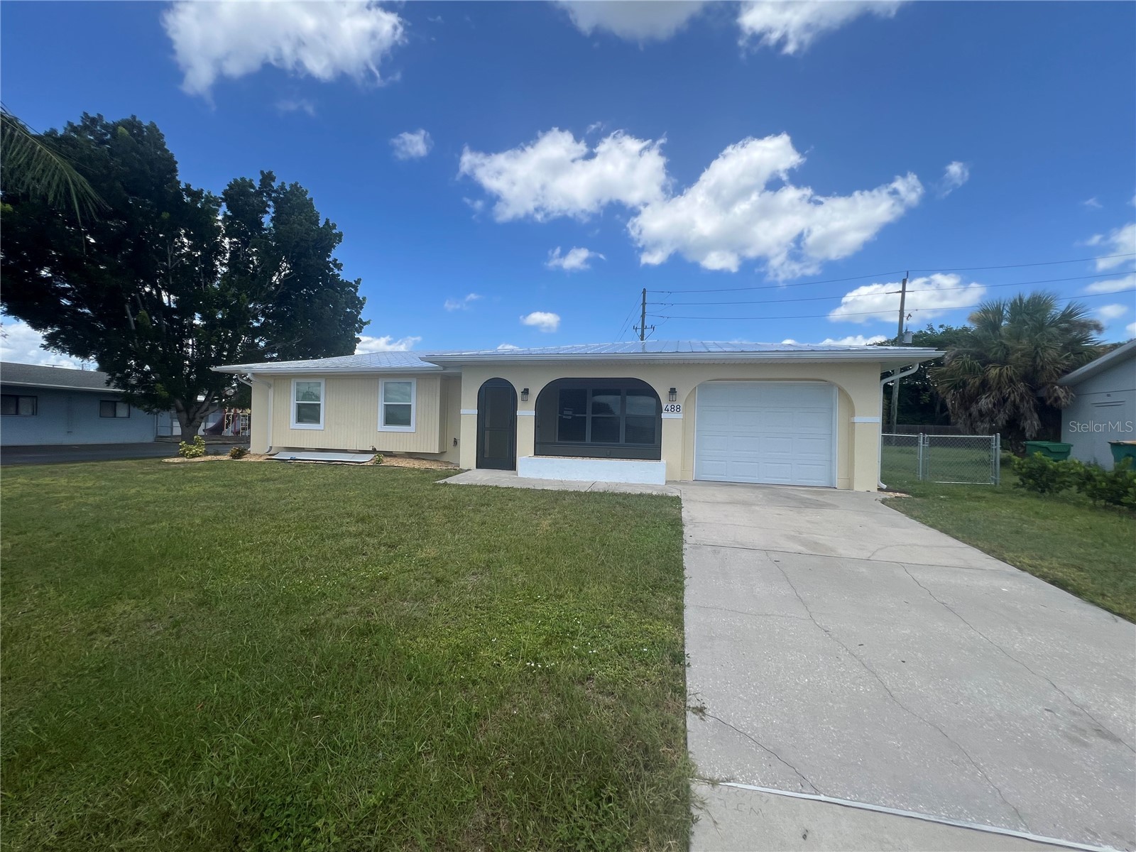 488 N SPRING LAKE BOULEVARD