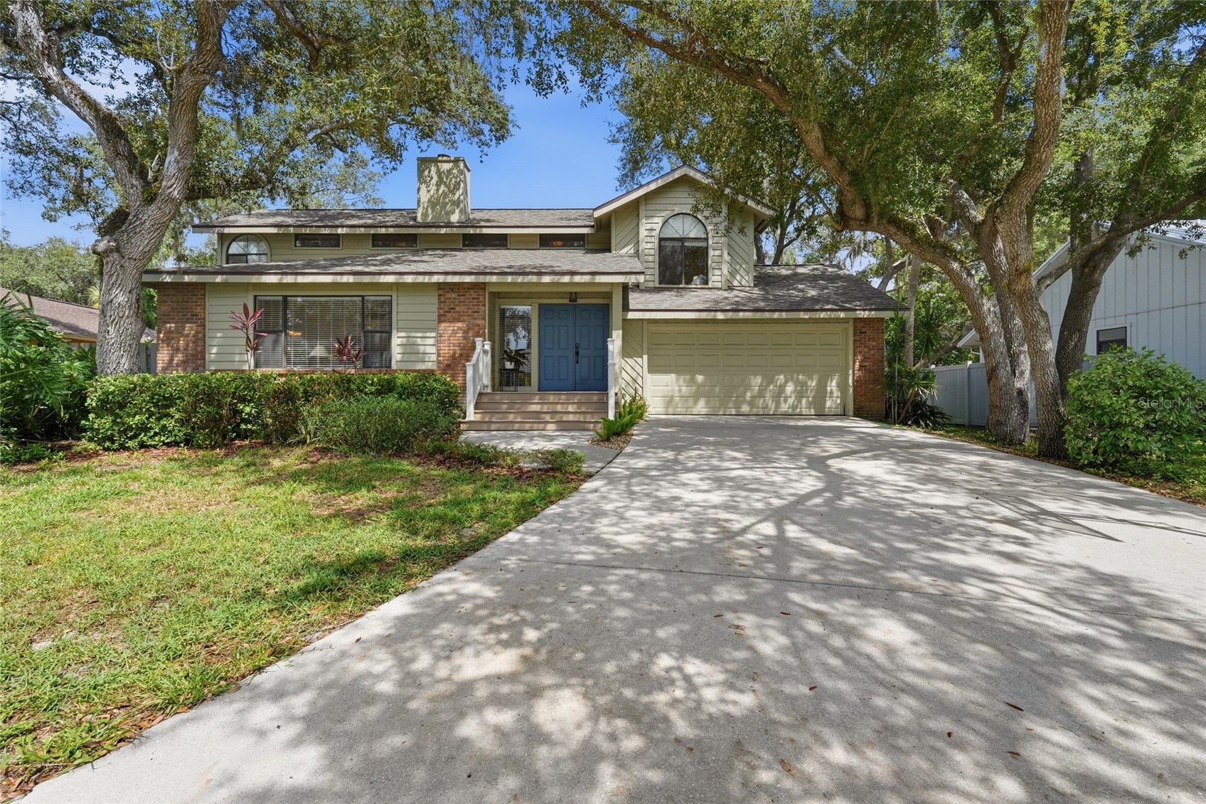 735 FORESTVIEW DRIVE