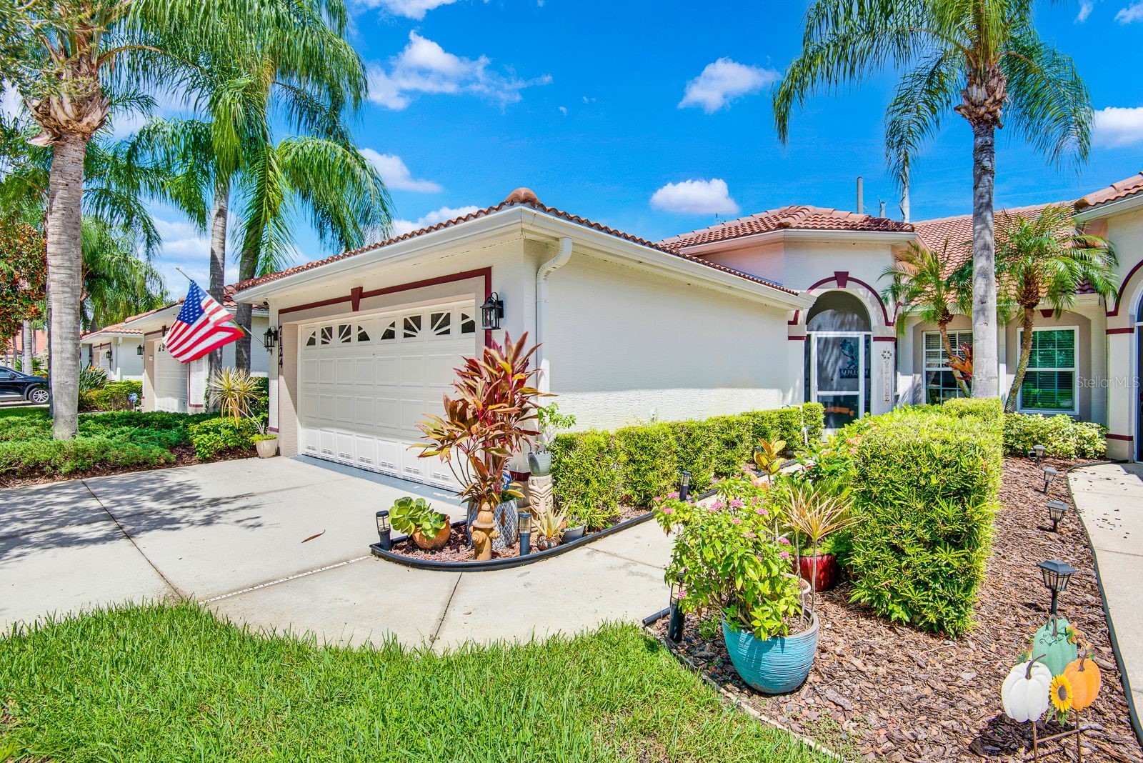 7124 MELROSE PLACE
