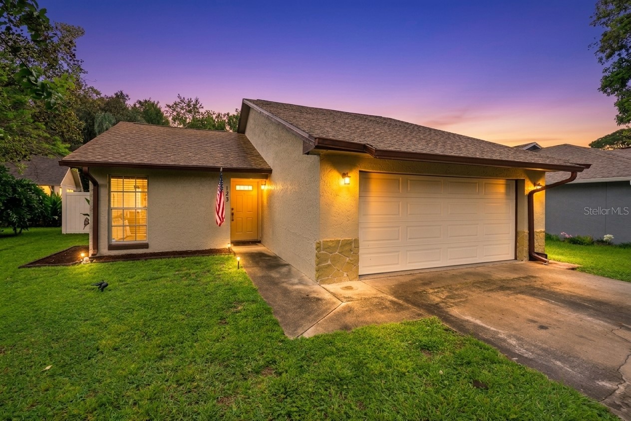 1411 LA PALOMA CIRCLE