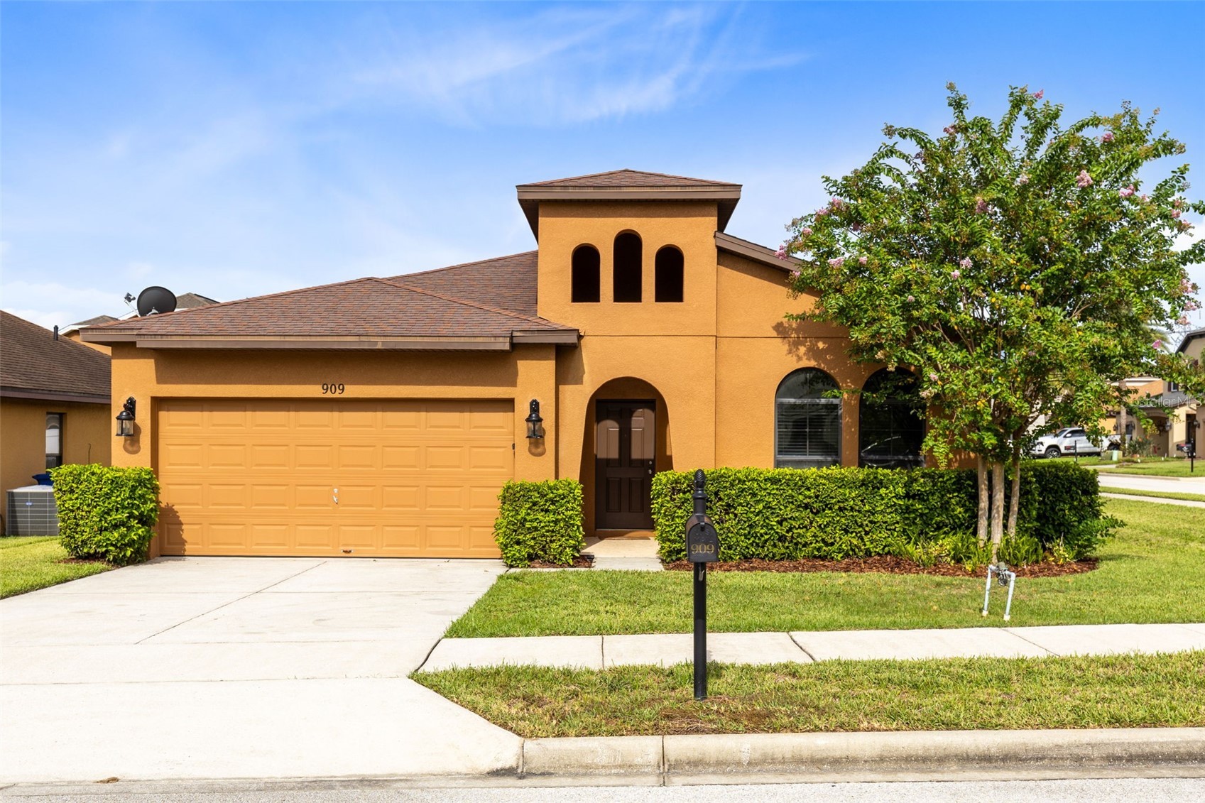 909 WOODS LANDING DRIVE