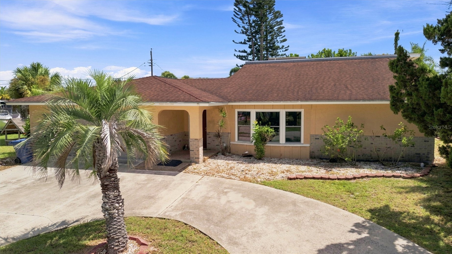 352 LAKE ROAD