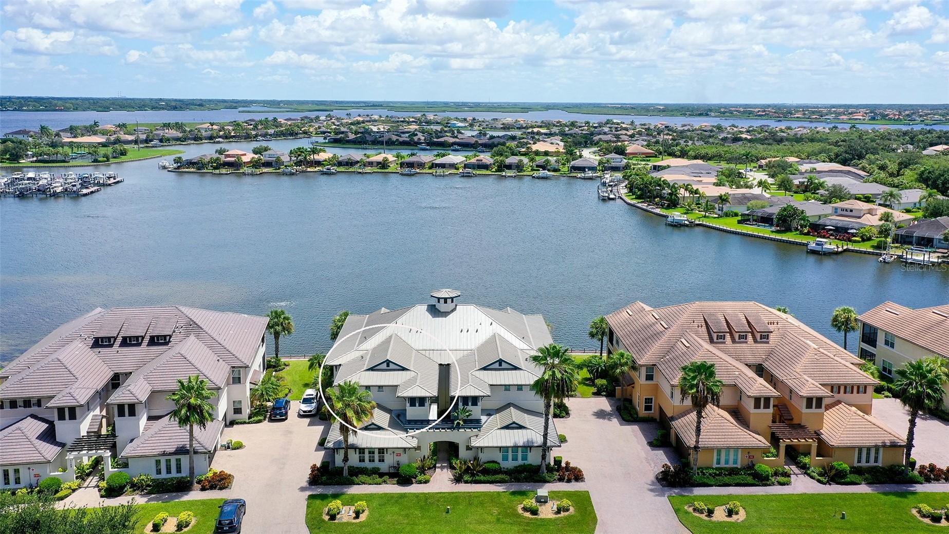 1041 RIVERSCAPE STREET 1041