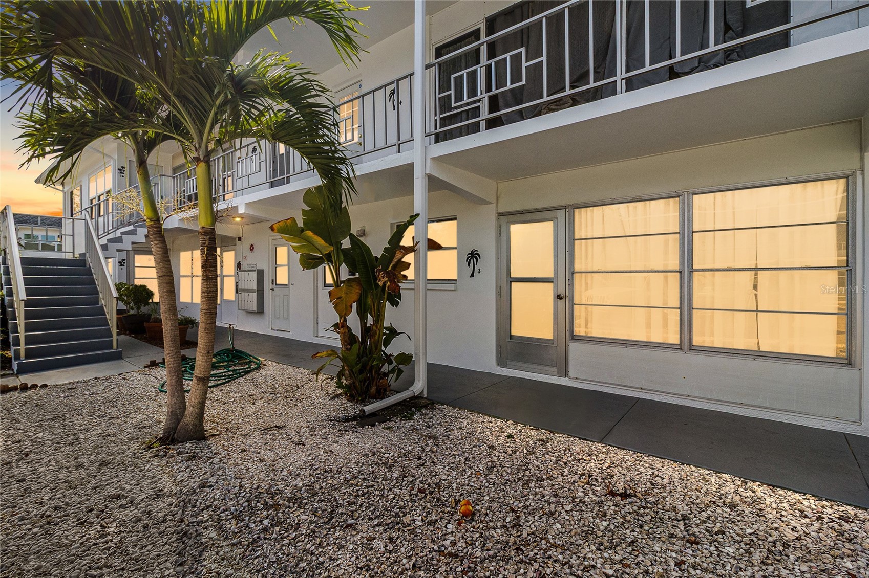 1221 DREW STREET B3