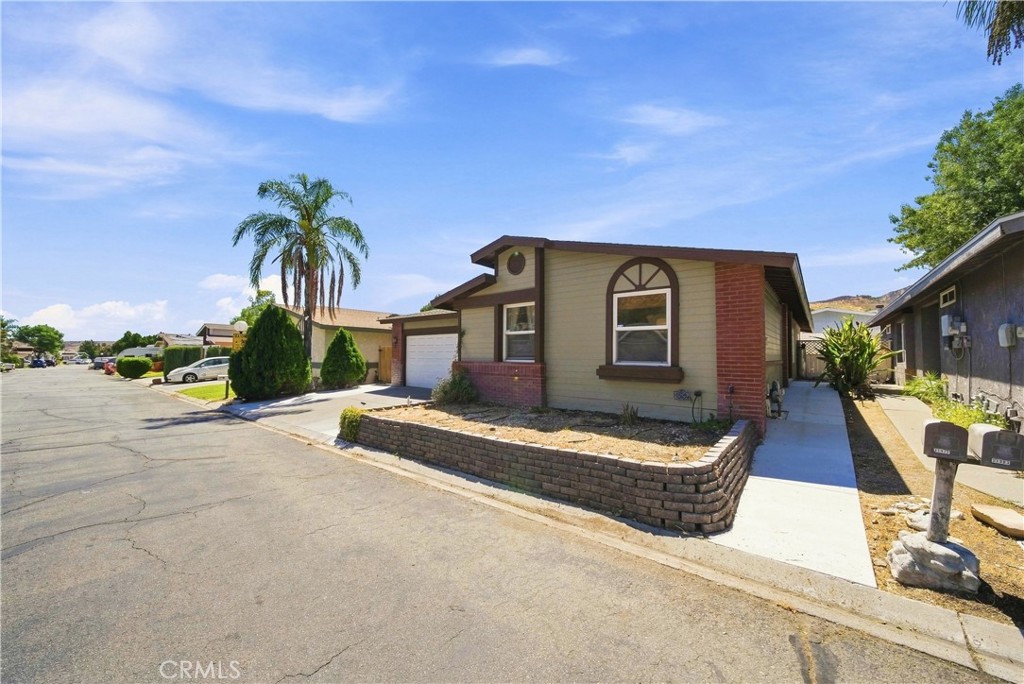 31977 Quartz Lane