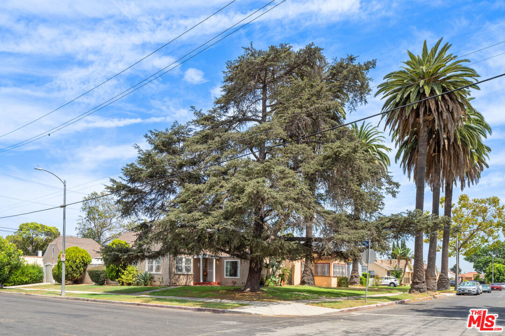 2059 W 78th Street