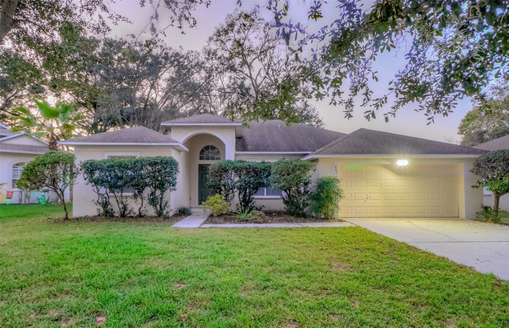 207 TAYLOR BAY LANE
