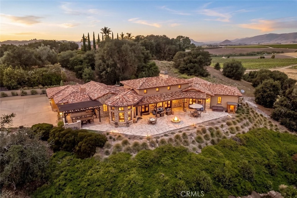 2350 Camino Edna