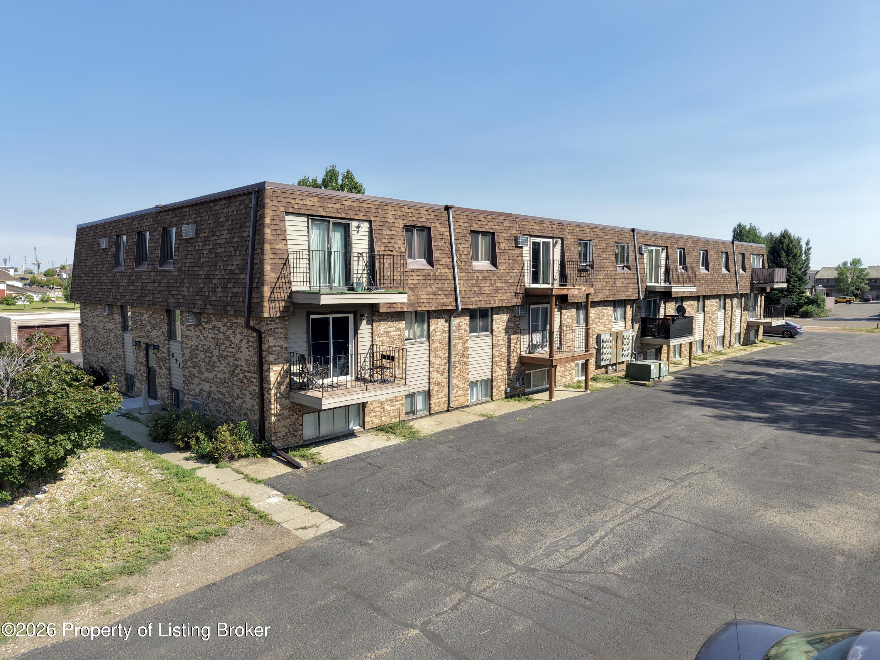 671 24th Street W, Unit 2, Dickinson, ND 58601