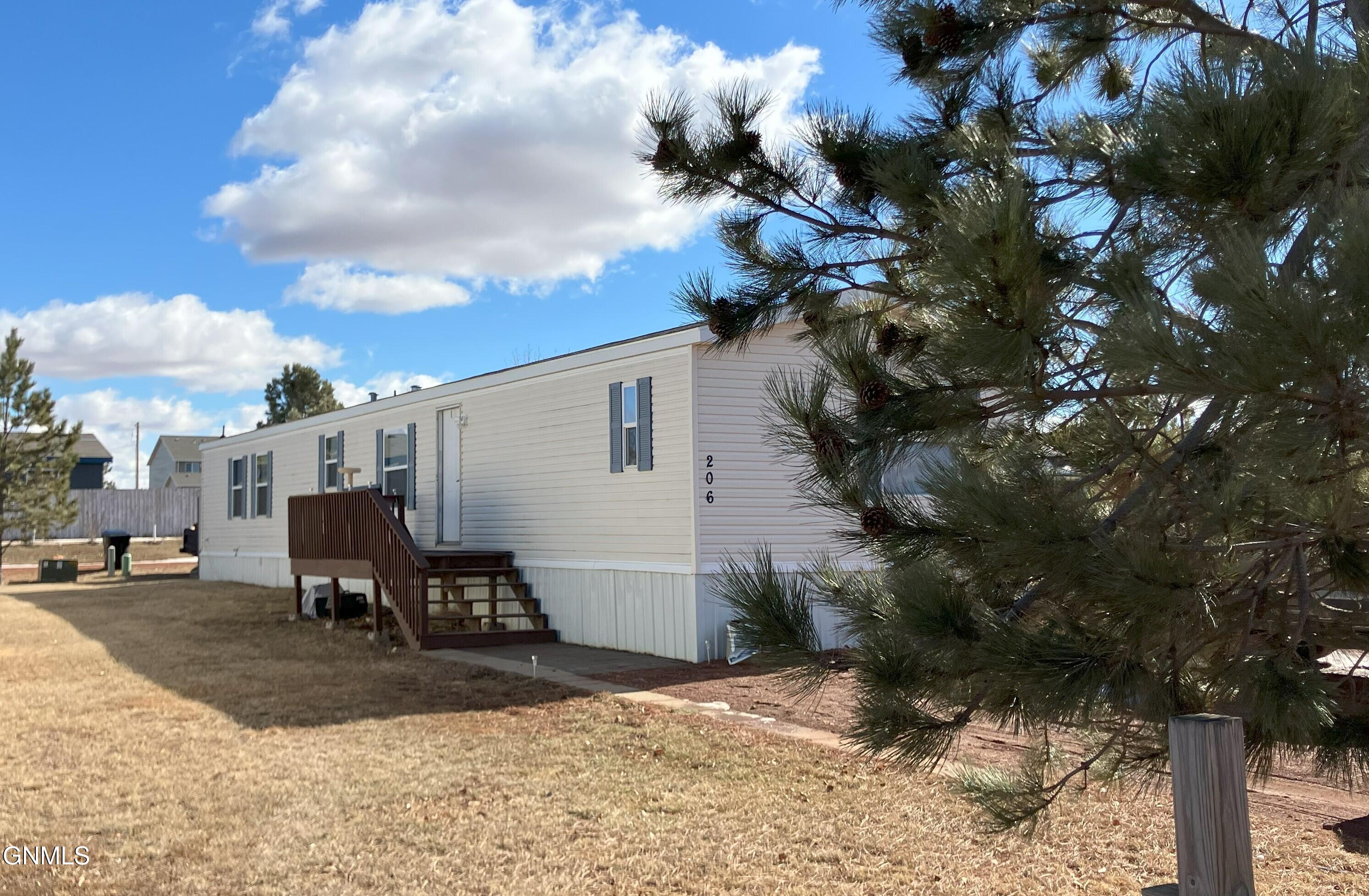 206 2nd Street SW, Belfield, ND 58622