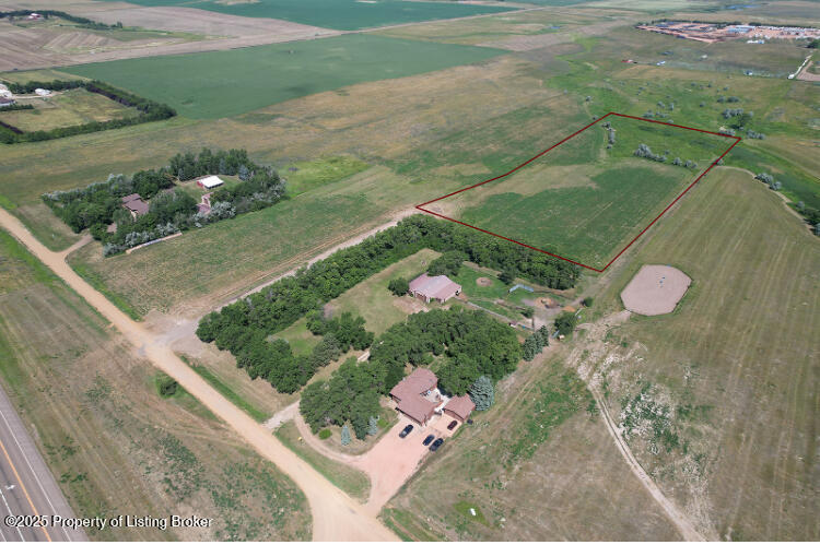 33rd Street SW, Dickinson, ND 58601