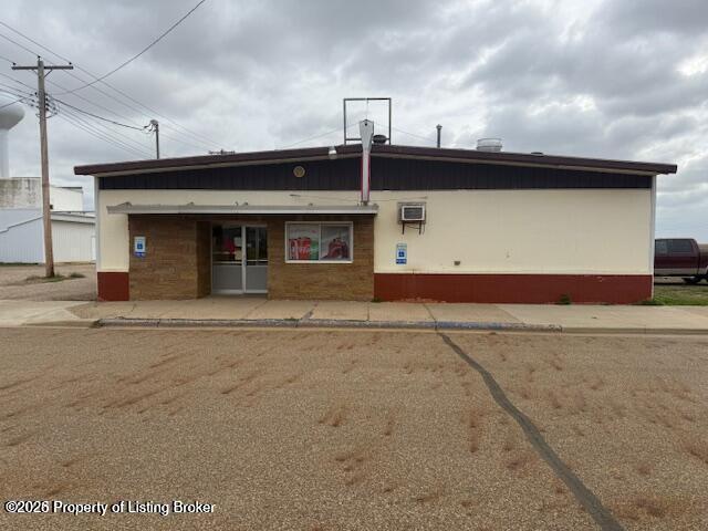 25 8th Street W, New England, ND 58647