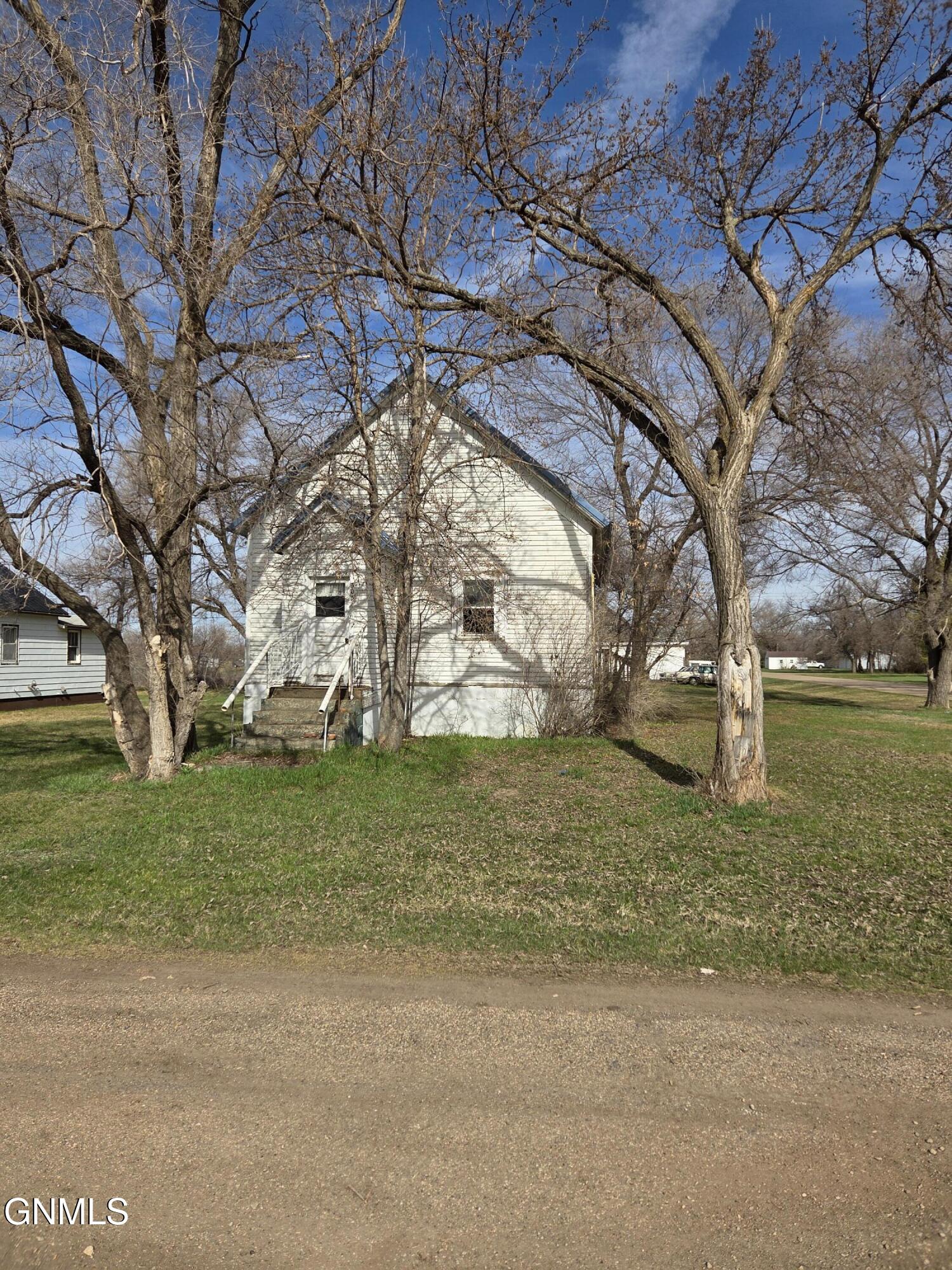 303 Main Street, Almont, ND 58520