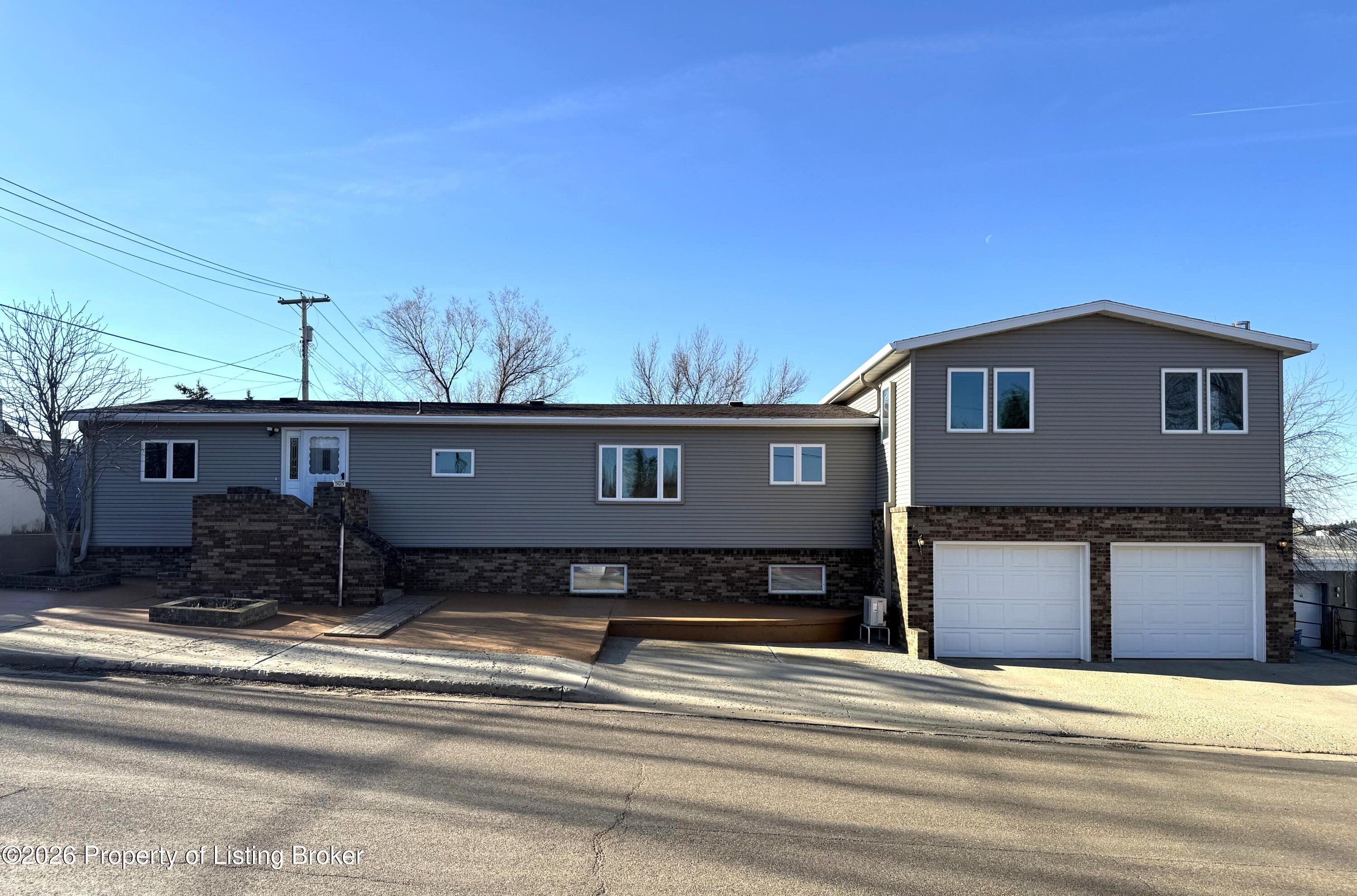 505 3rd Avenue N, Hettinger, ND 58639