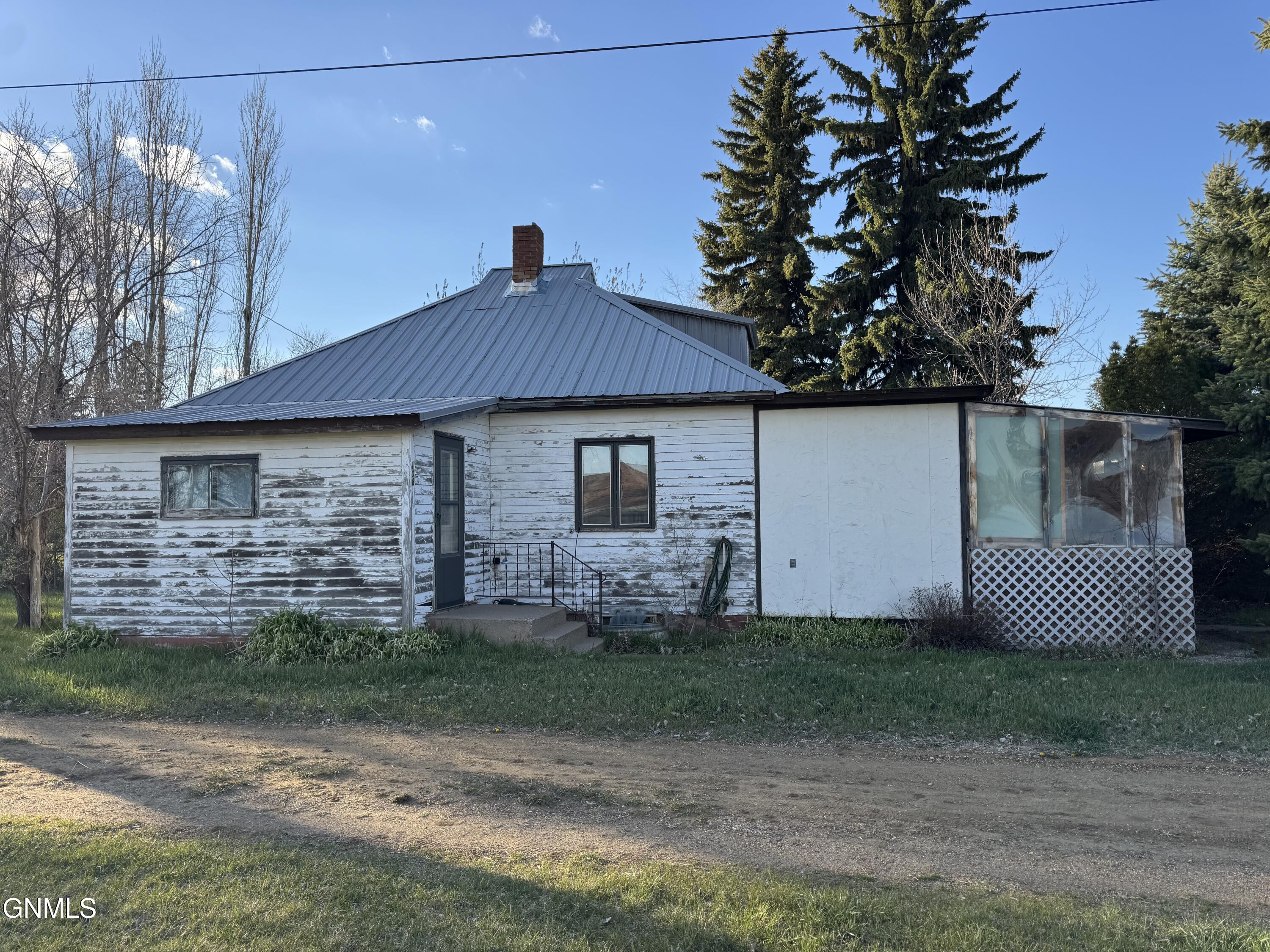 108 Montana Street, Carson, ND 58529