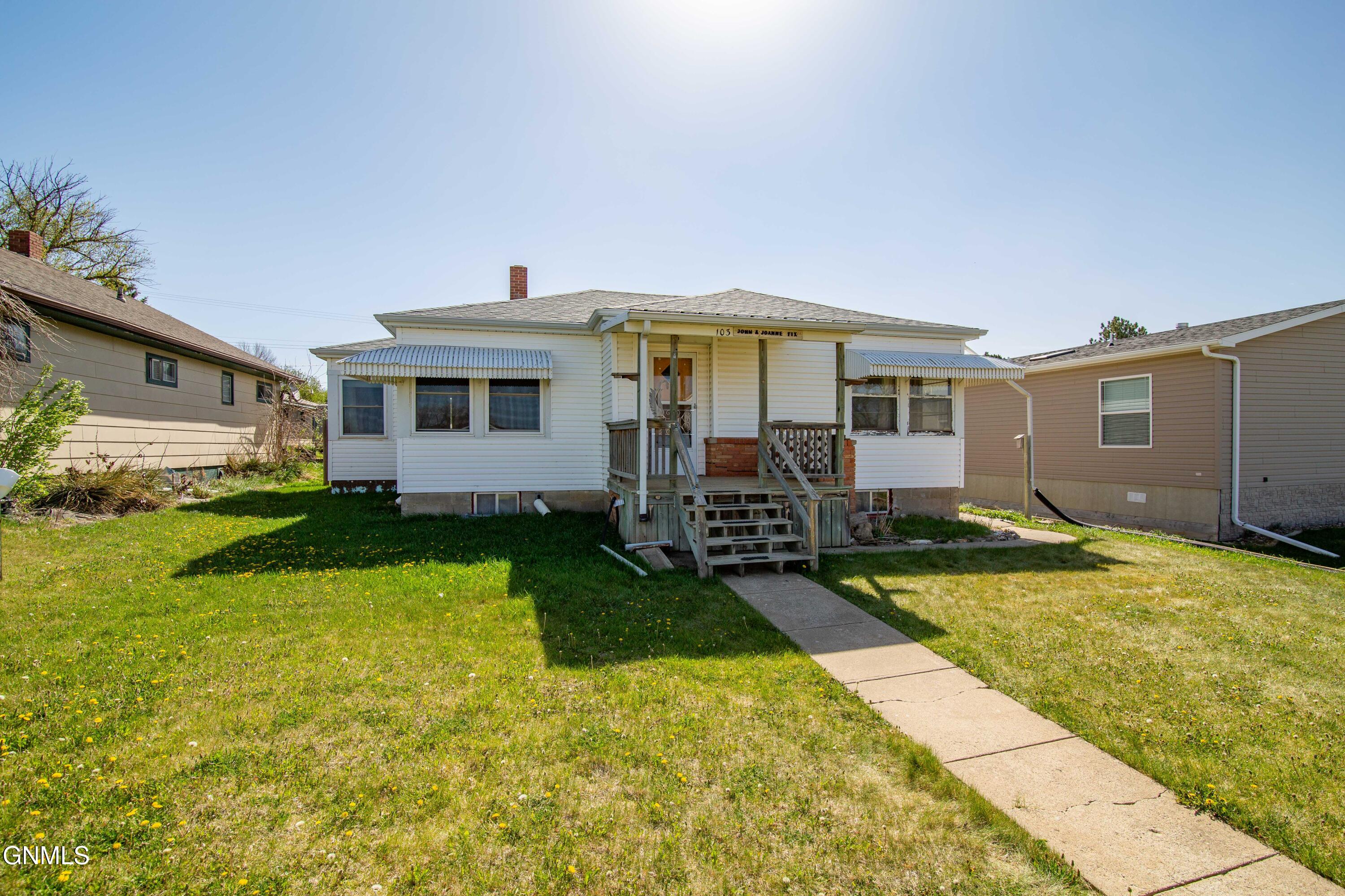 103 Iowa Avenue, Mott, ND 58646