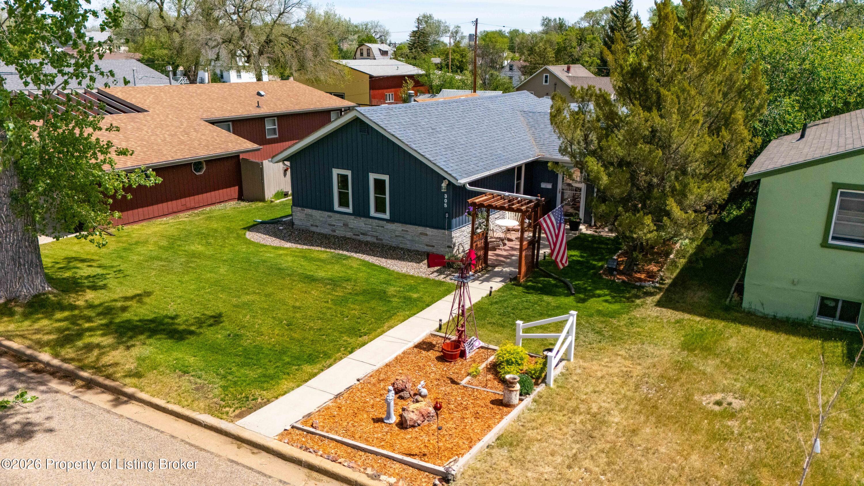 305 4th Avenue SW, Bowman, ND 58623