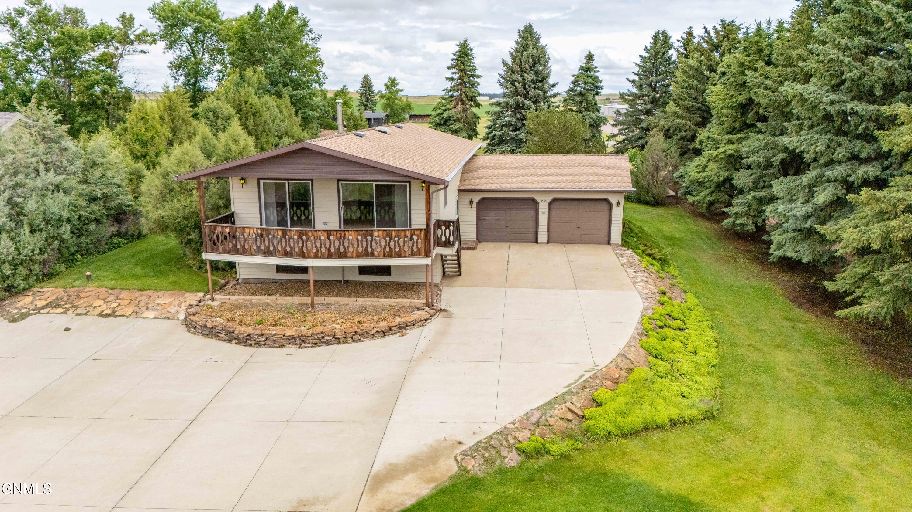 3030 Lakeview Drive, Dickinson, ND 58601