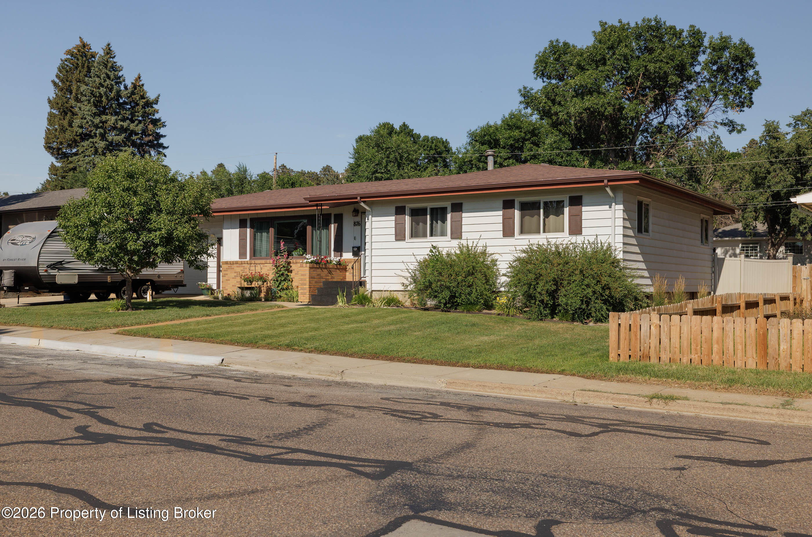 876 8th Avenue W, Dickinson, ND 58601