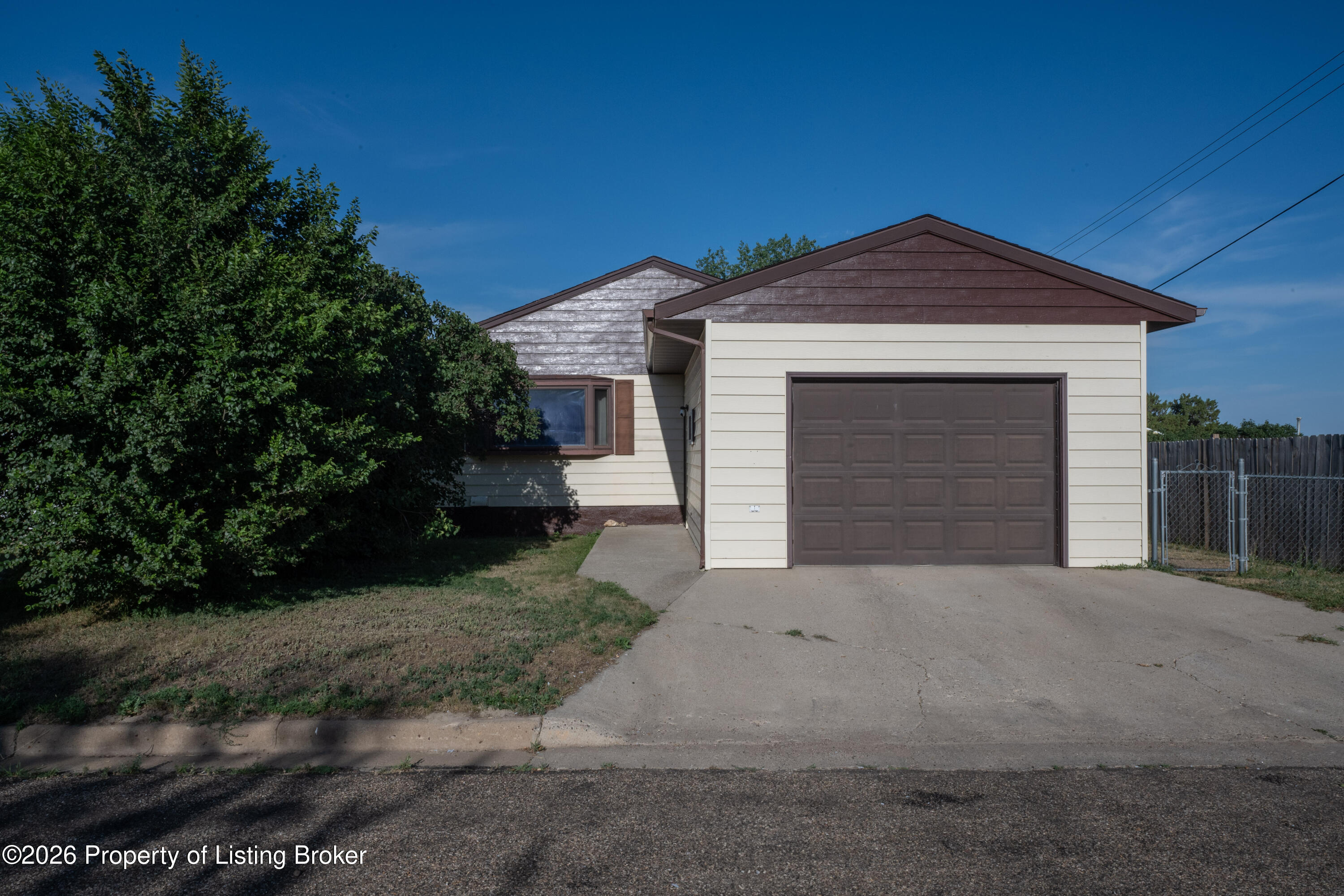 409 1st Avenue SE, Bowman, ND 58623