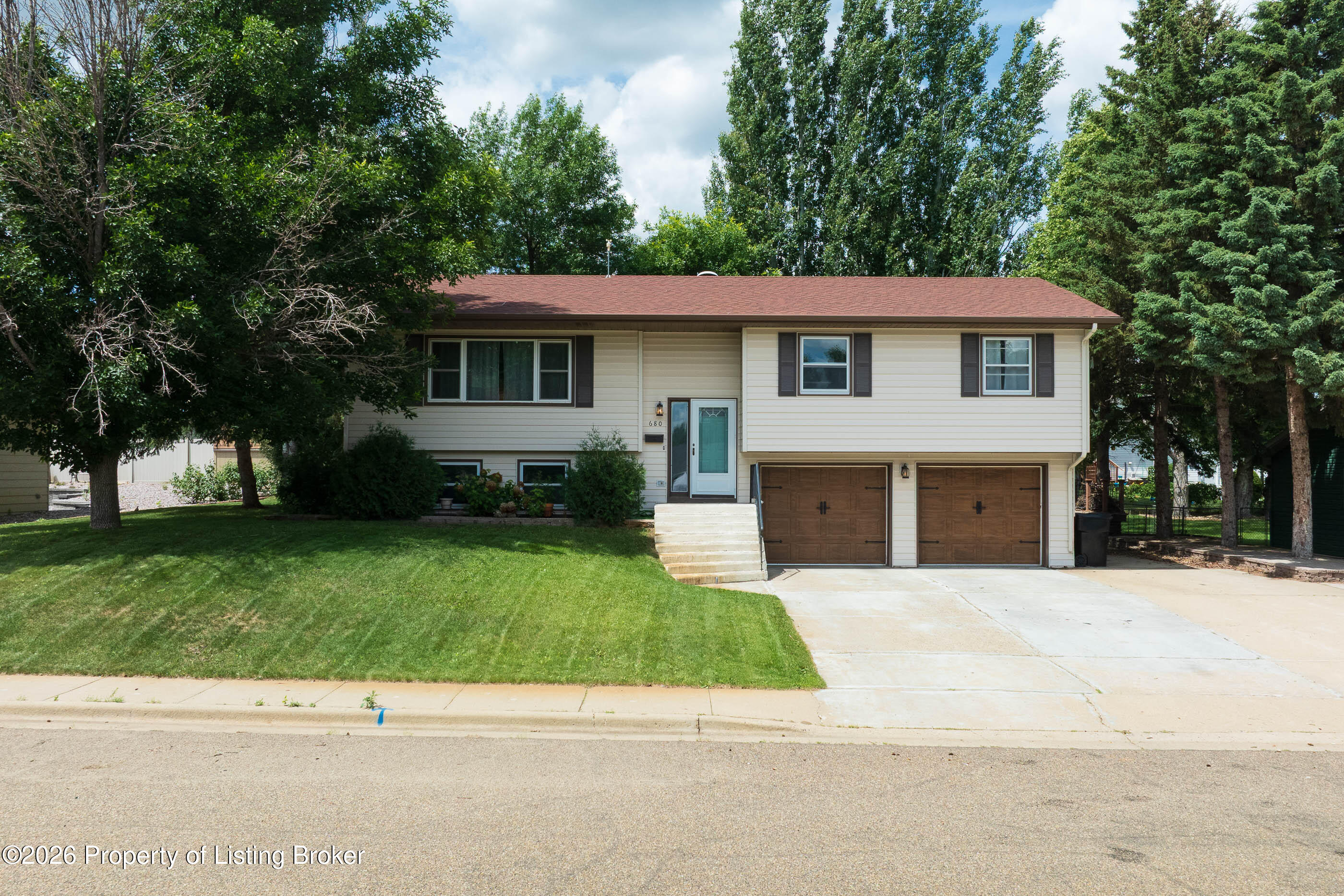 680 4th Avenue SW, Dickinson, ND 58601