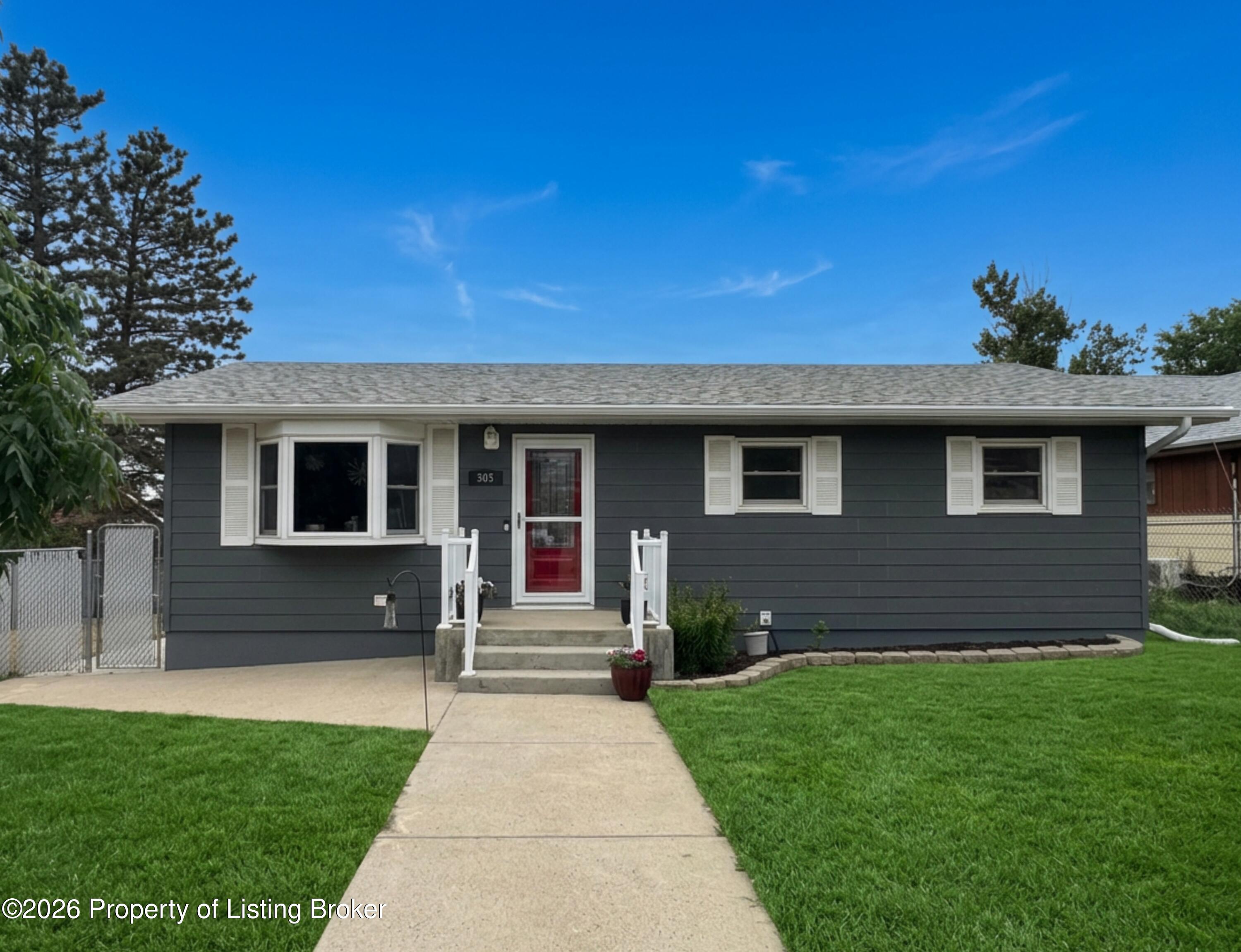 505 Main Street N, Hettinger, ND 58639