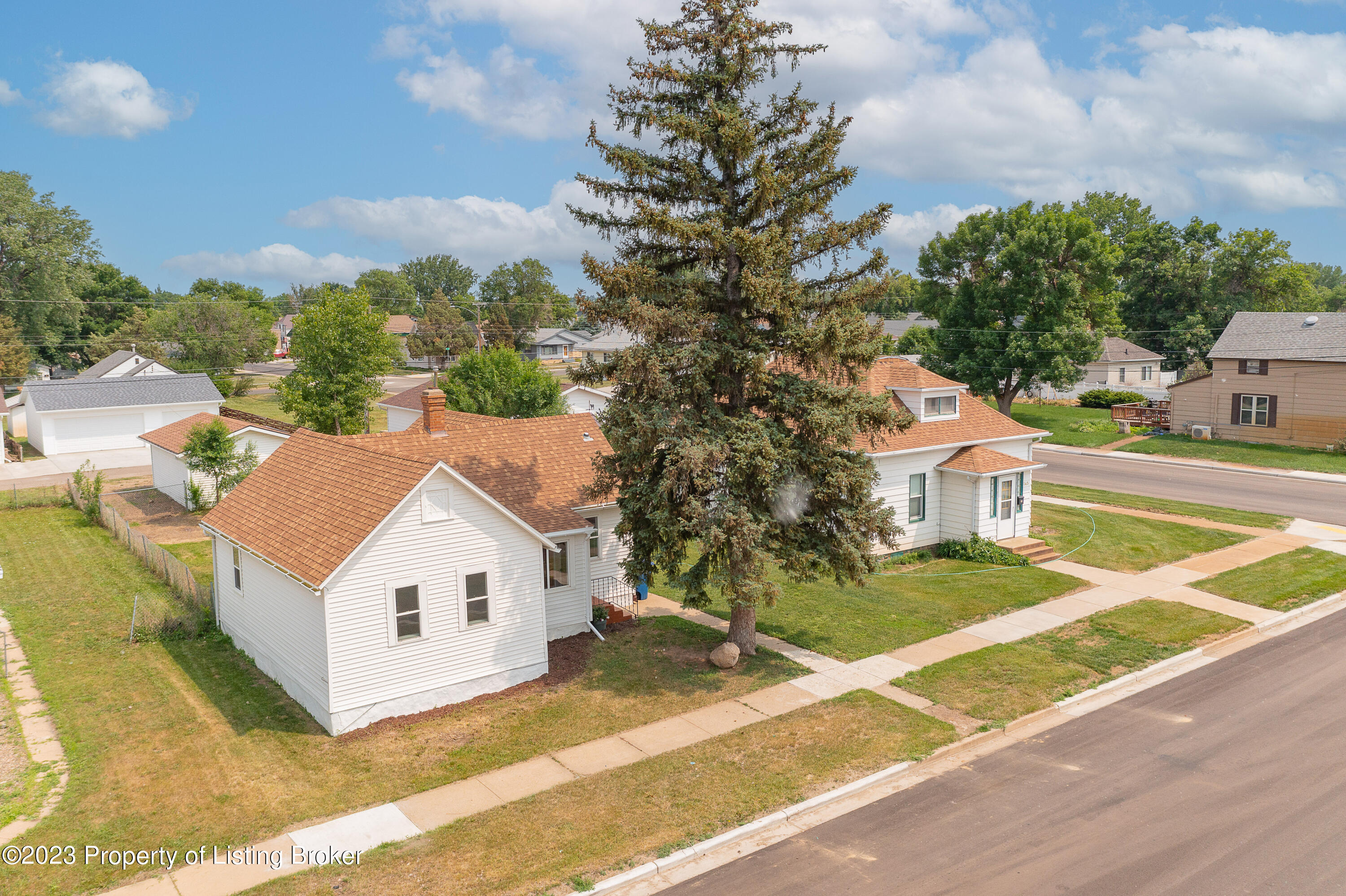 135 2nd Avenue SW, Dickinson, ND 58601