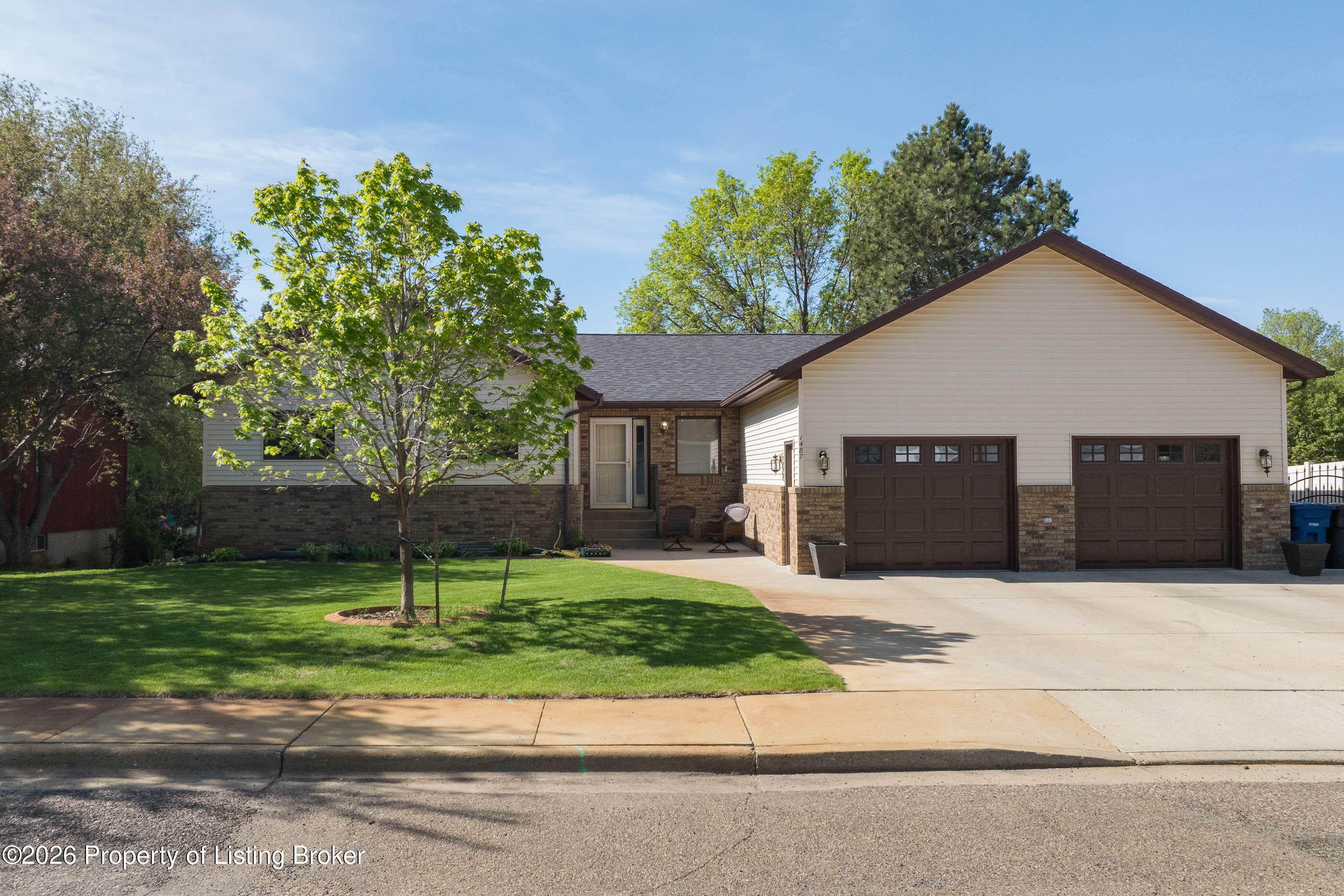 1487 High Street W, Dickinson, ND 58601