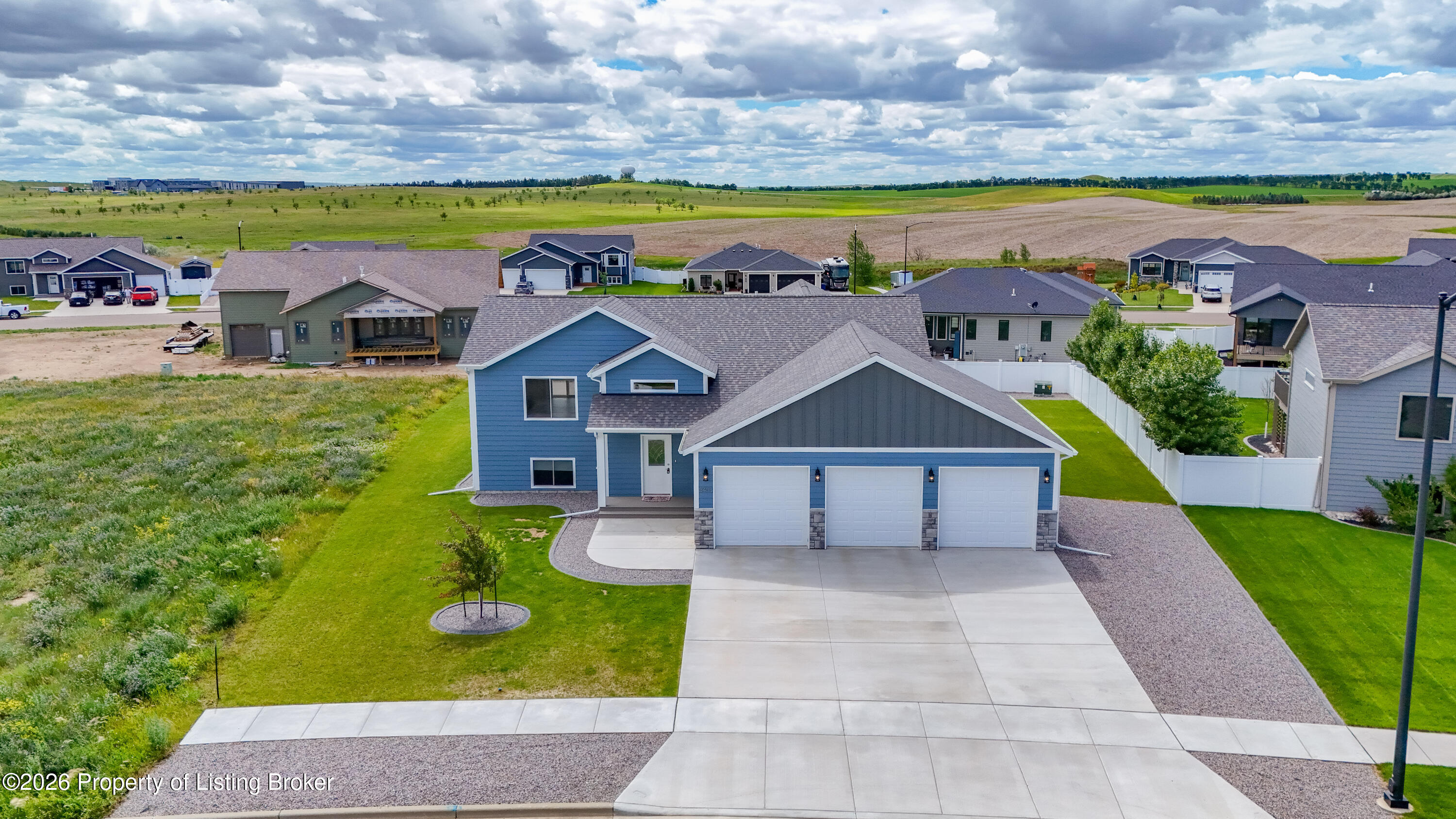 3403 Shamrock Loop, Dickinson, ND 58601