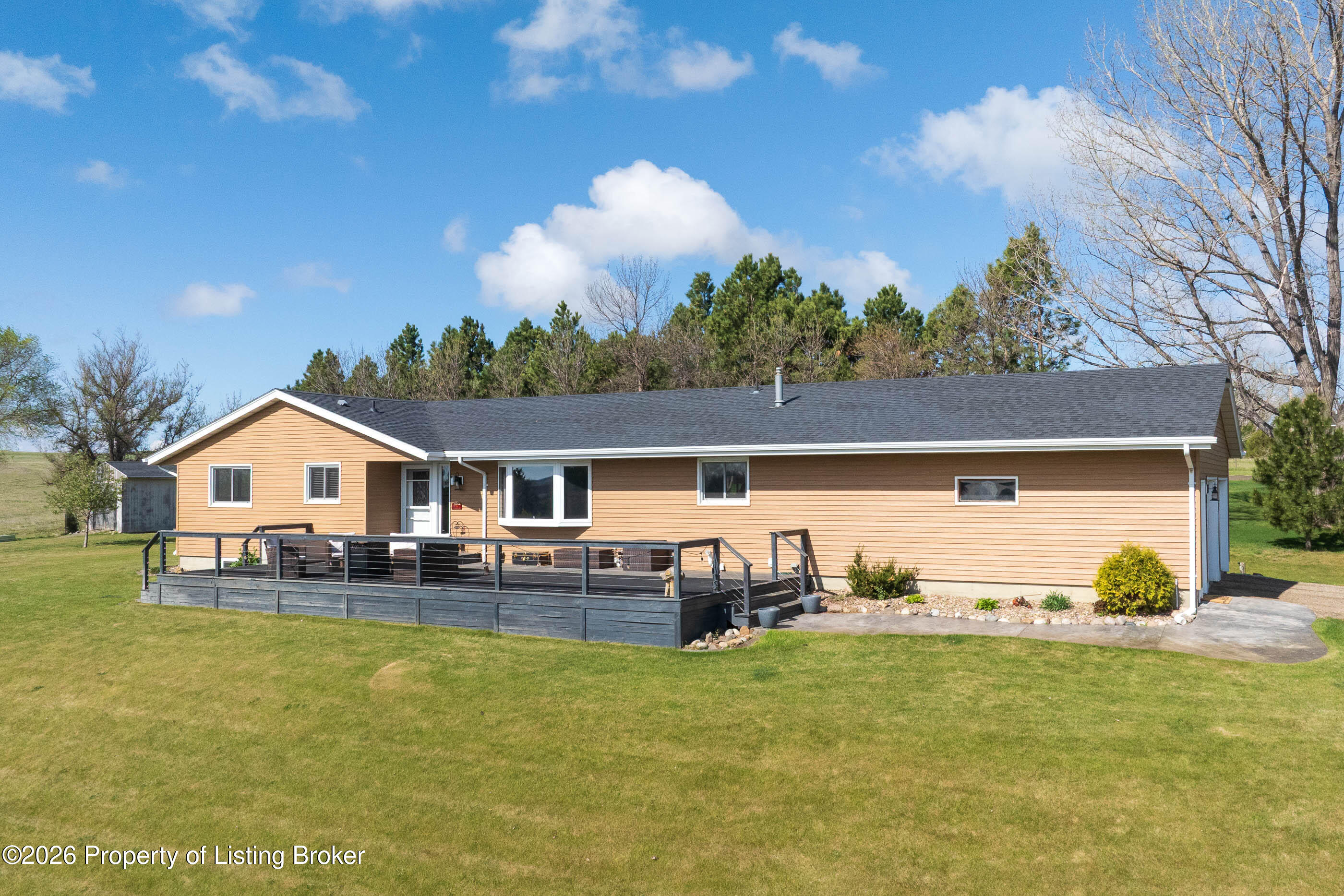 10336 36th Street SW, Dickinson, ND 58601