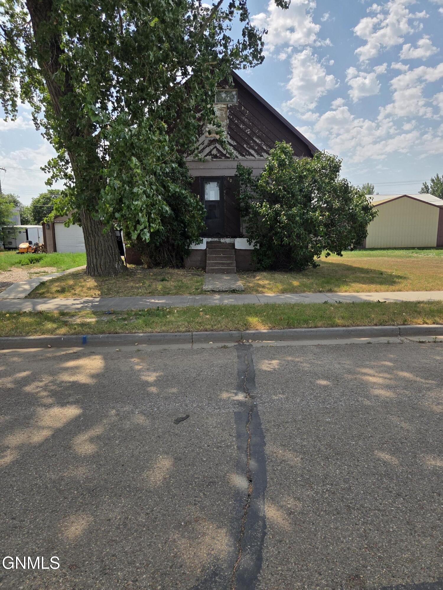 408 South Avenue E, Glen Ullin, ND 58631