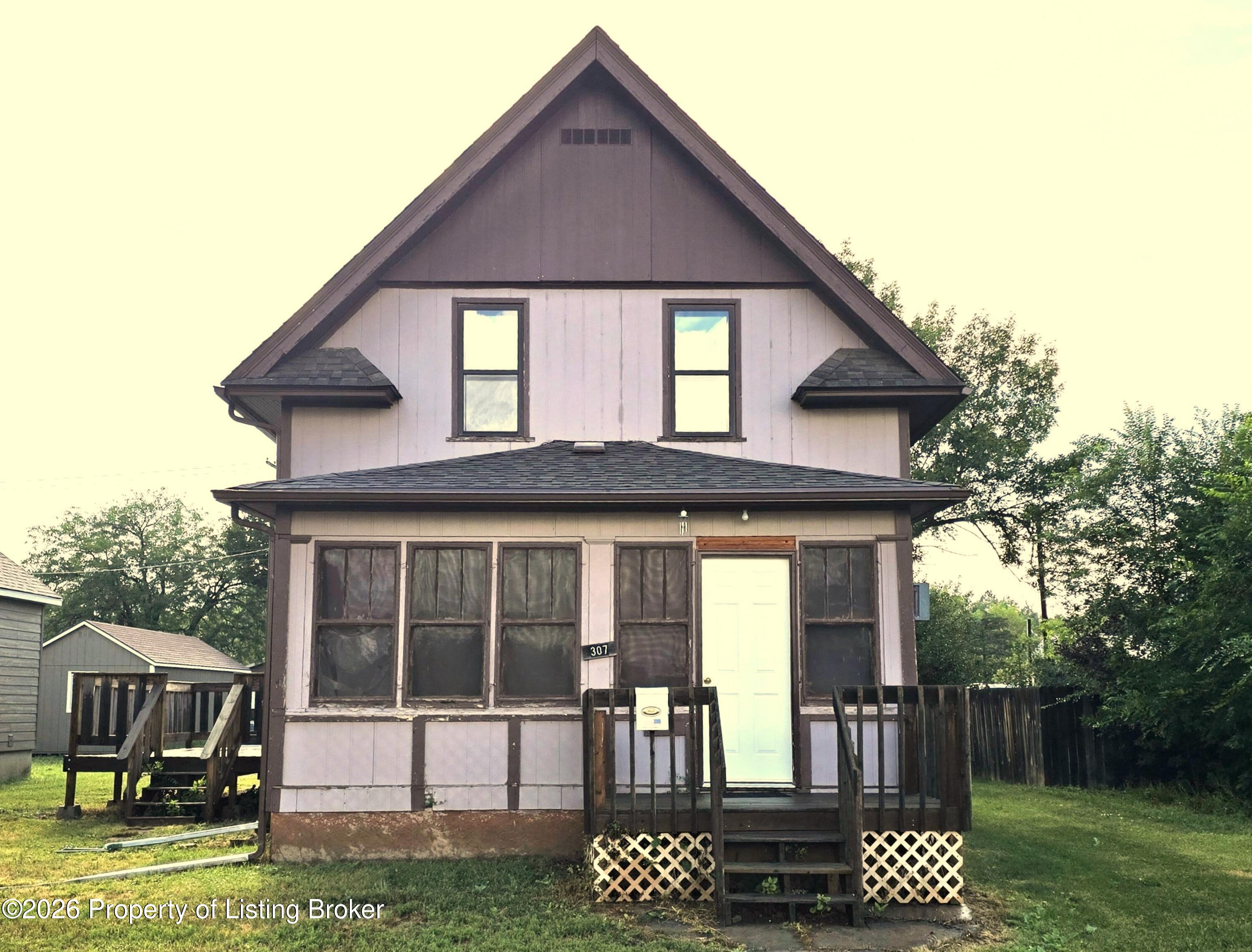 307 3rd Avenue W, Lemmon, SD 57638