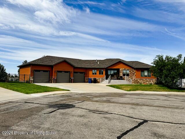 1571 Prairie Creek Road, Dickinson, ND 58601