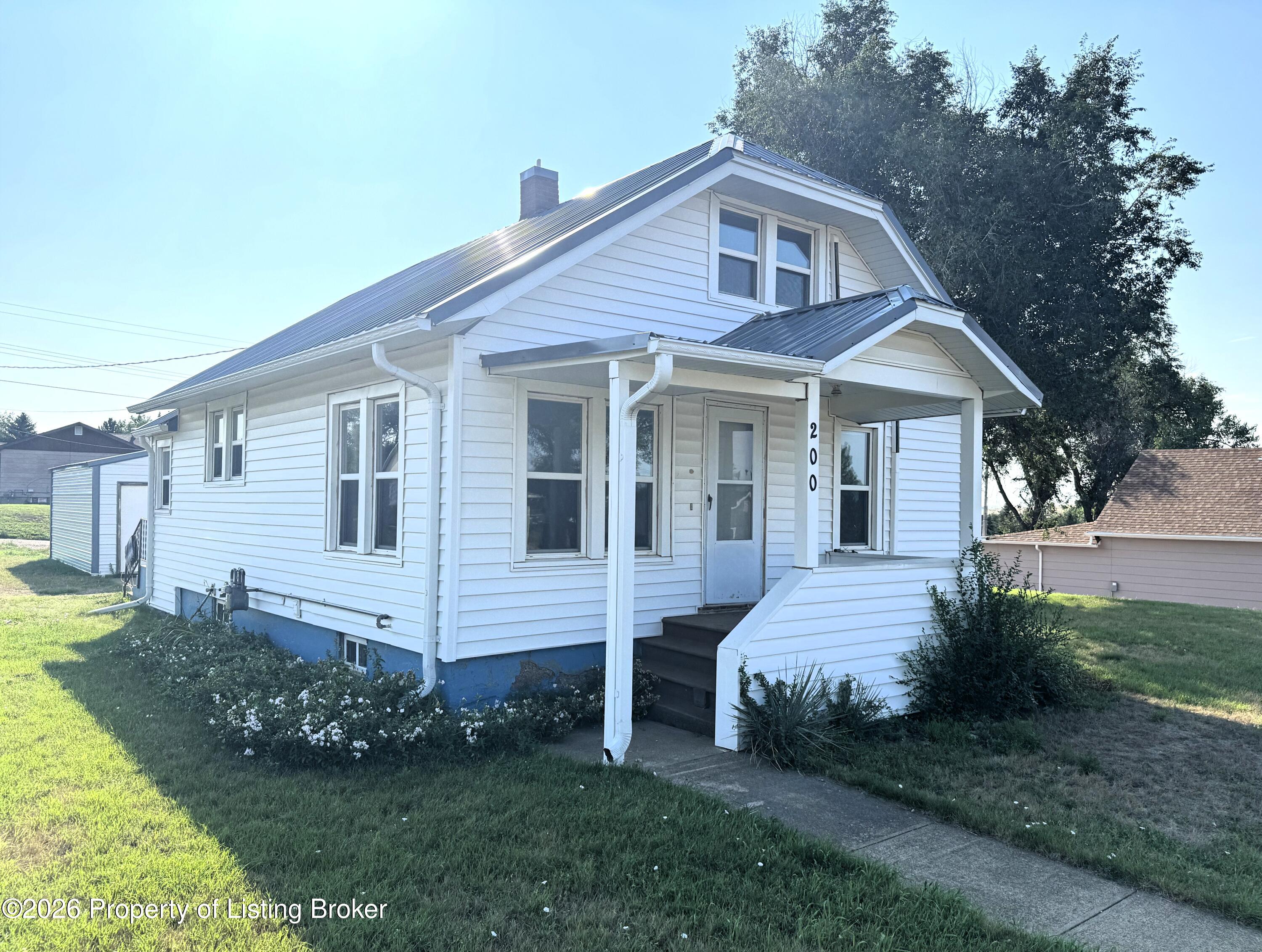 200 10th Street S, Hettinger, ND 58639