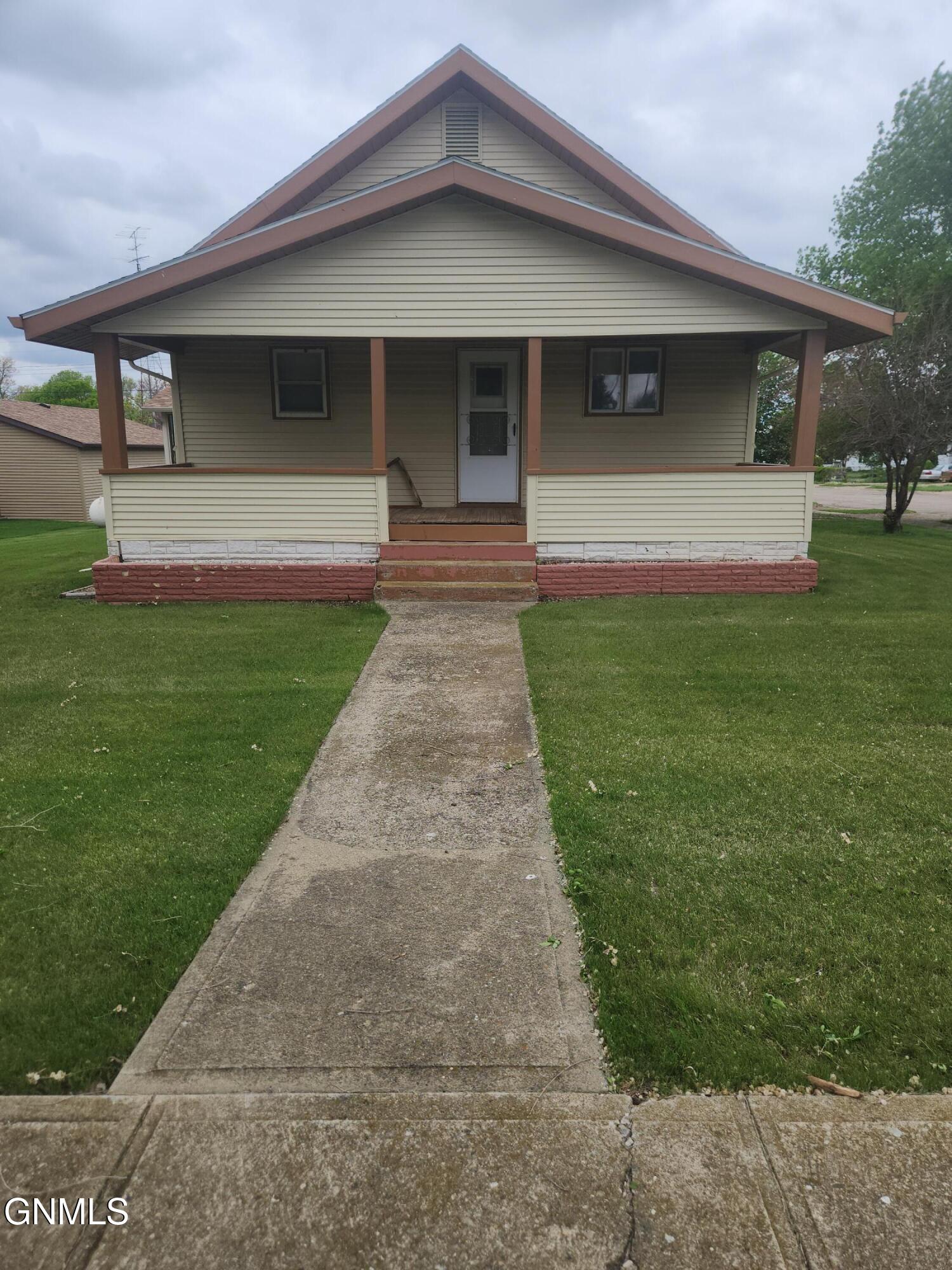 214 3rd Avenue E, New Leipzig, ND 58562