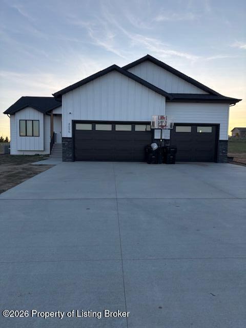 4095 Acres Drive, Dickinson, ND 58601