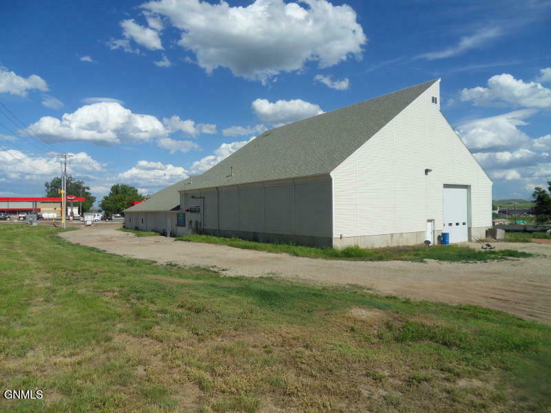 201 Main Street S, Watford City, ND 58854