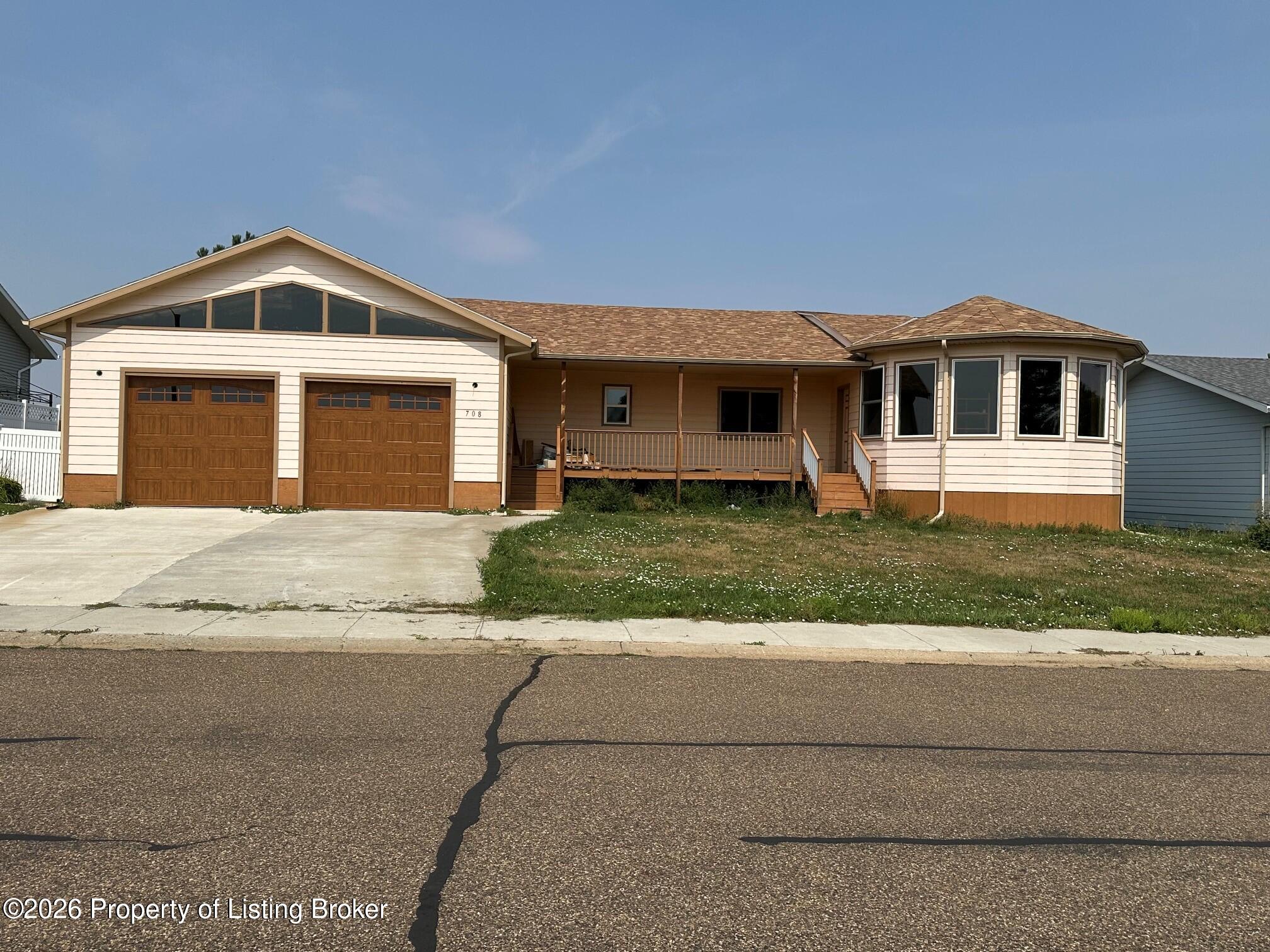 708 29th Street W, Dickinson, ND 58601