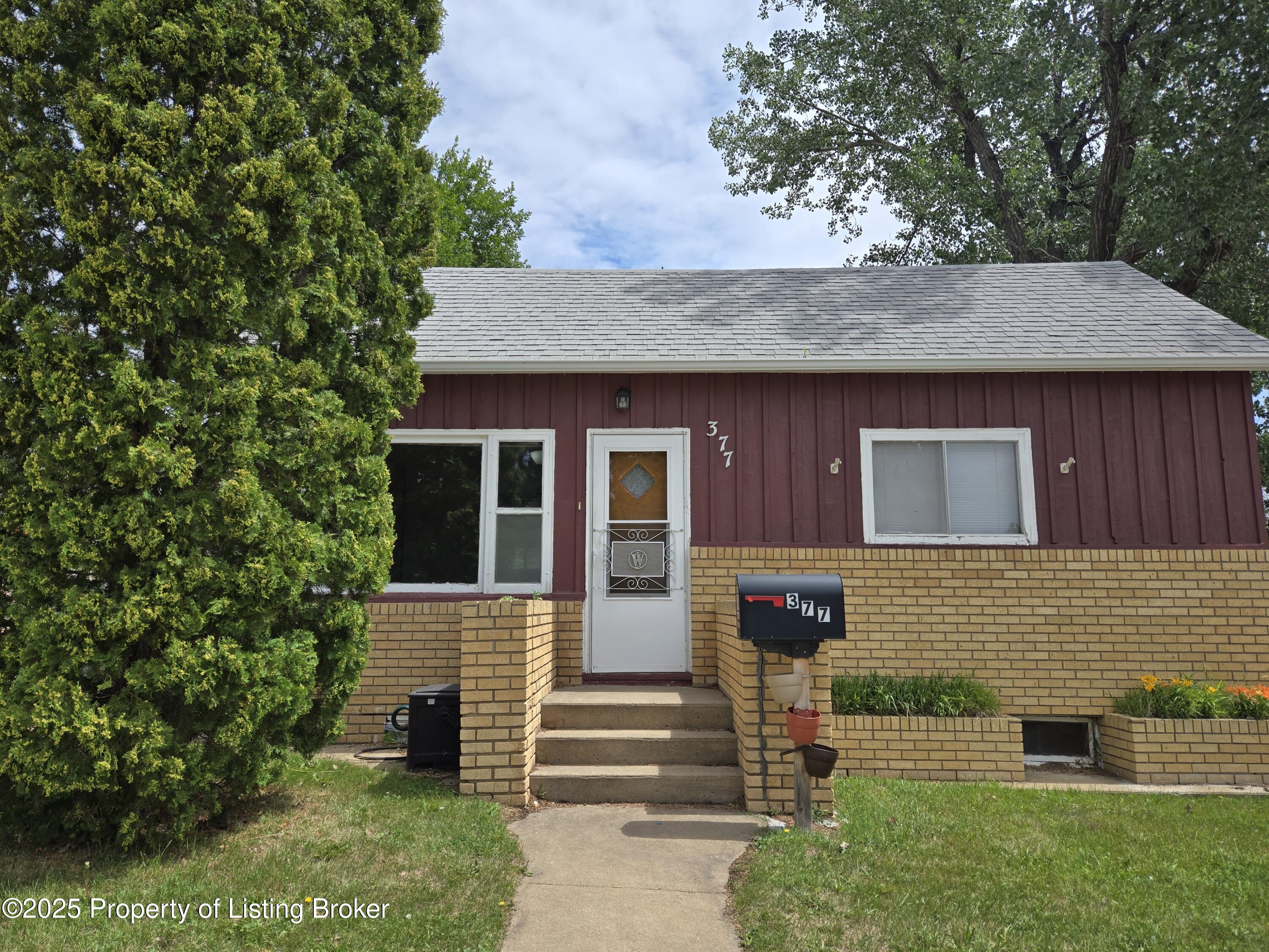 377 1st Avenue SW, Dickinson, ND 58601