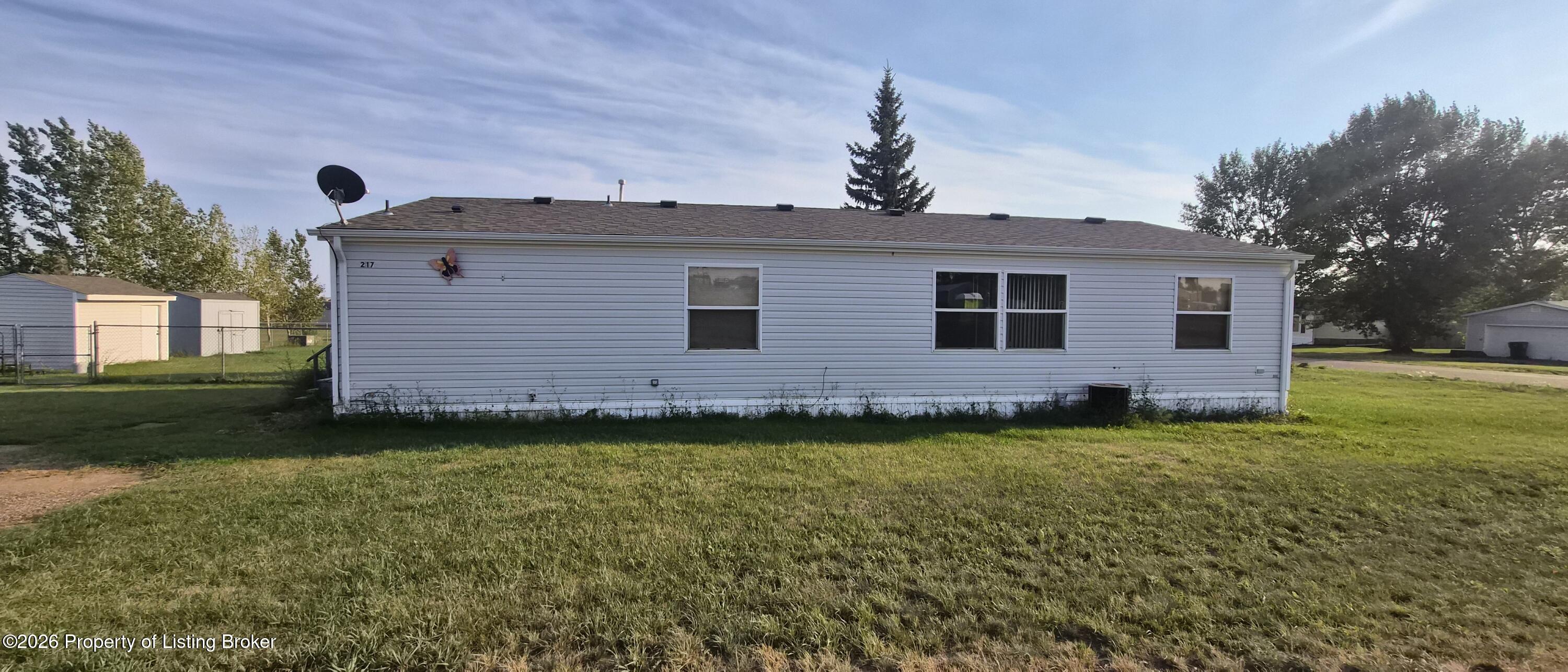 217 11th Avenue, Richardton, ND 58652