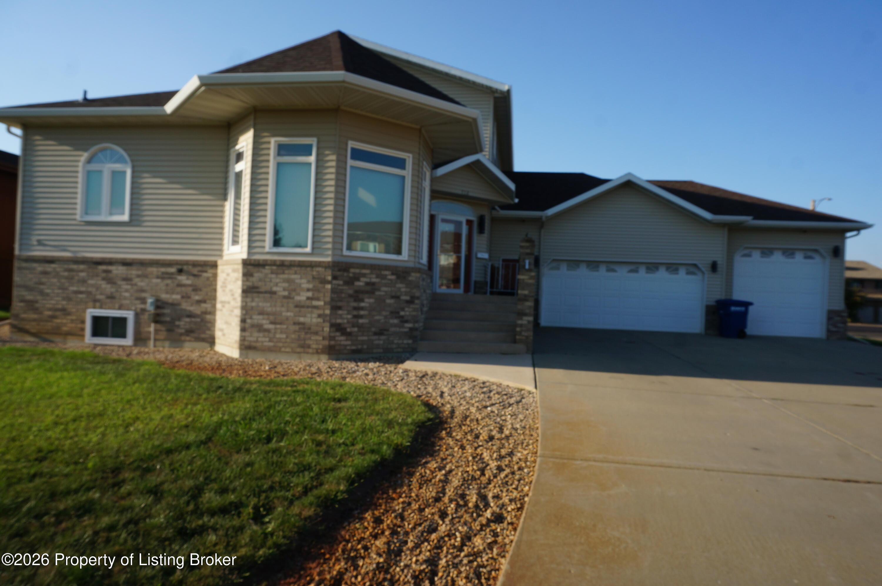 712 20th Street W, Dickinson, ND 58601